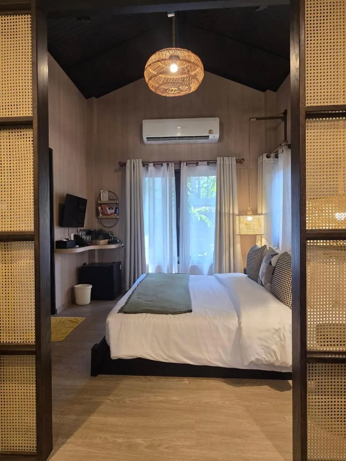 Bed in Cocohut Beach Resort Koh Phangan