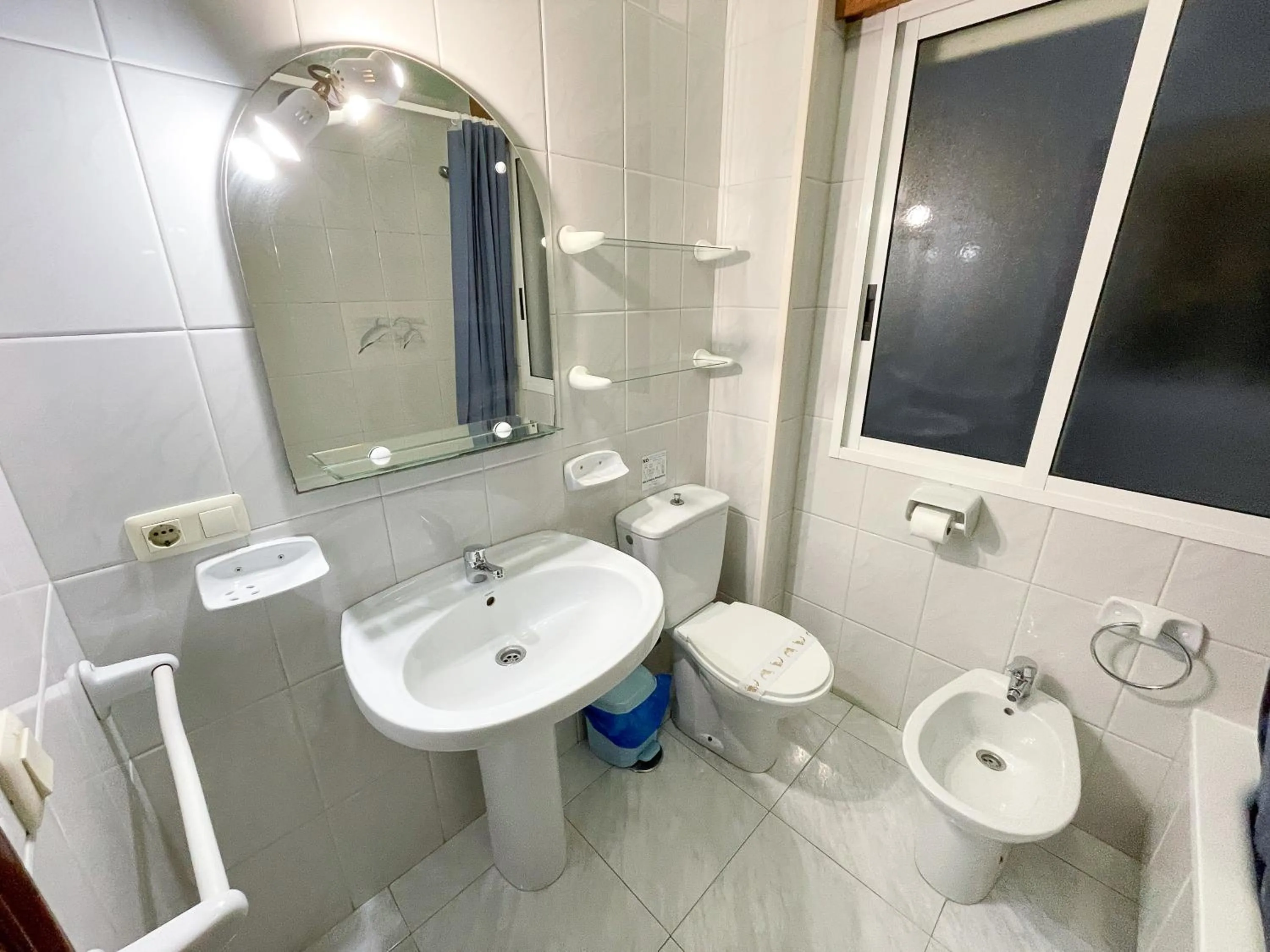 Toilet in Apartamentos Revo Salinas 3000