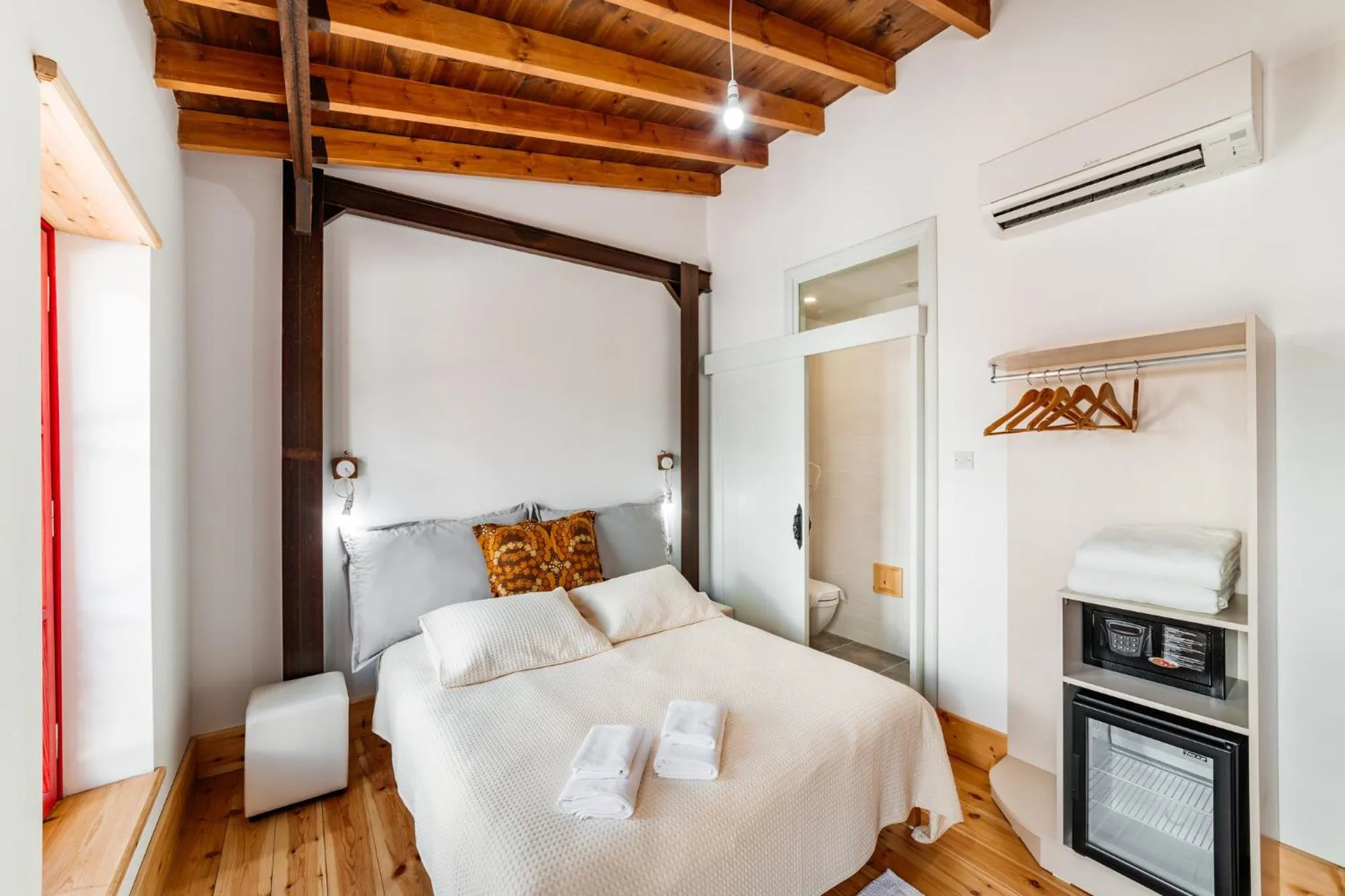 Photo of the whole room, Bed in NICOSIA EAGLE EYE