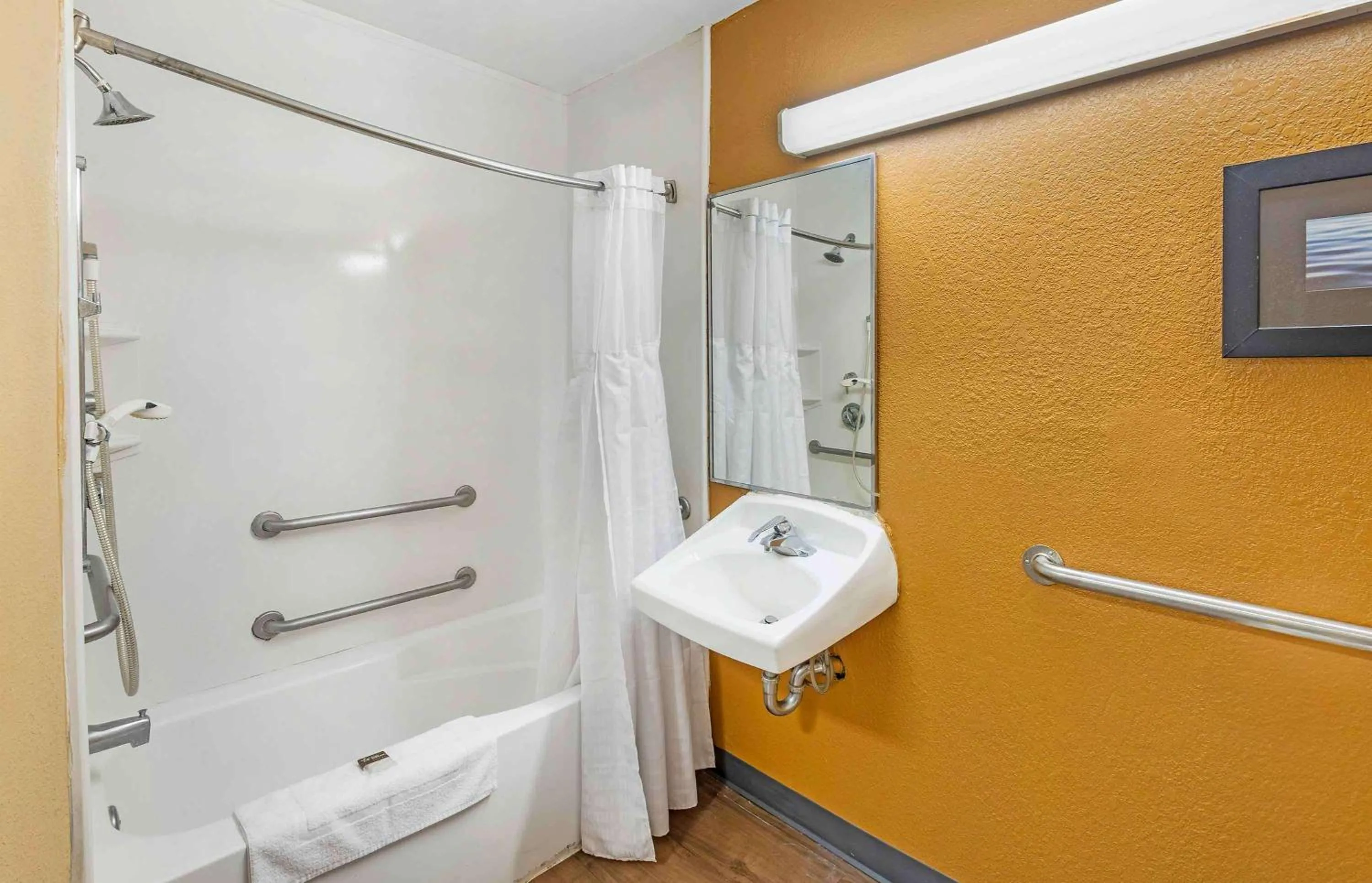 Bathroom in Extended Stay America Suites - Sacramento - Northgate