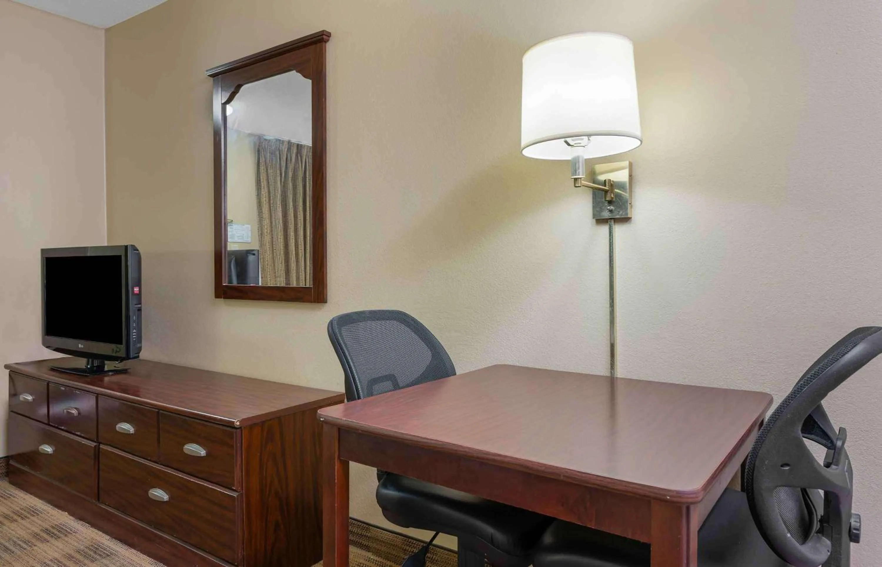 Bedroom in Extended Stay America Suites - Sacramento - Northgate