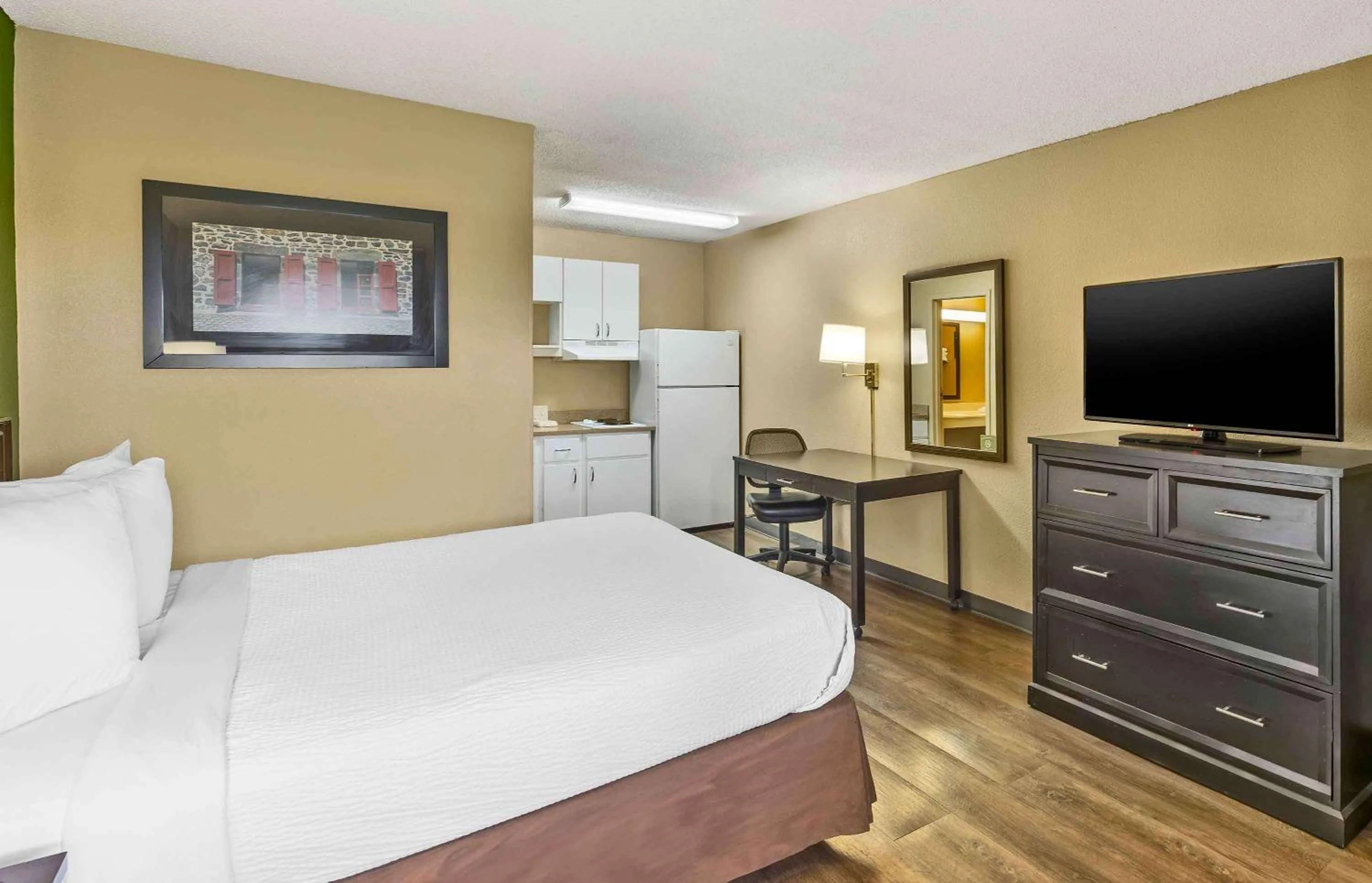 Bedroom, Bed in Extended Stay America Suites - Sacramento - Northgate
