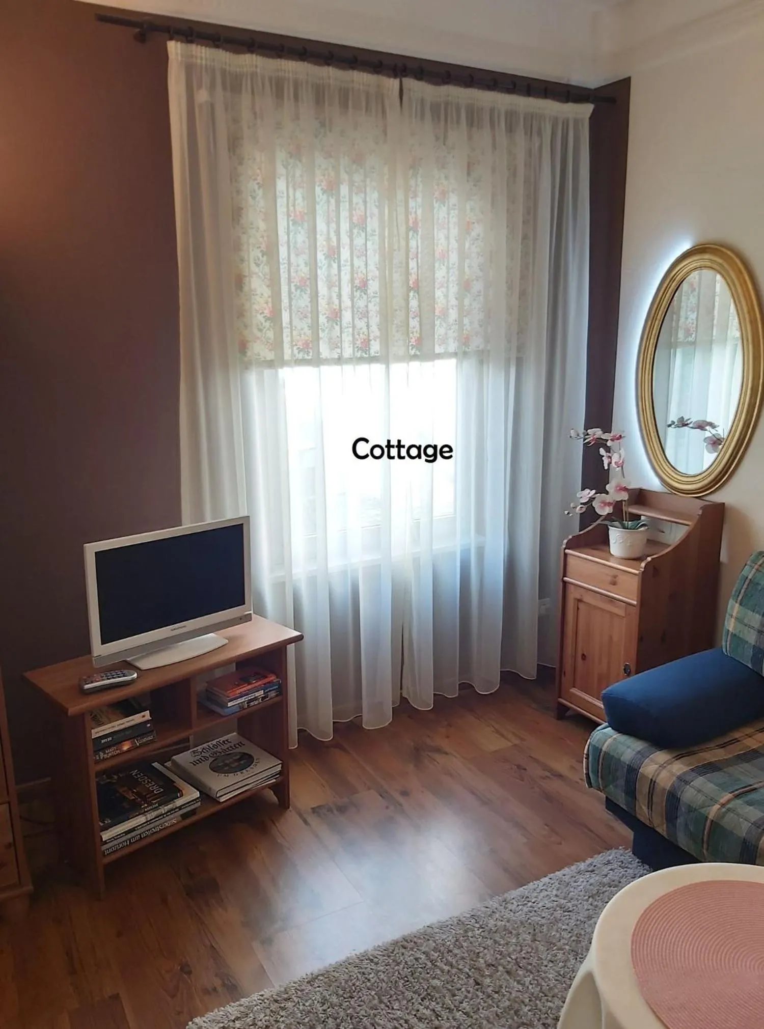 TV and multimedia, Bed in City-Ferienwohnungen-Dresden - zentral gelegen im Haus Louisenstrasse 11 - Dresden-Neustadt