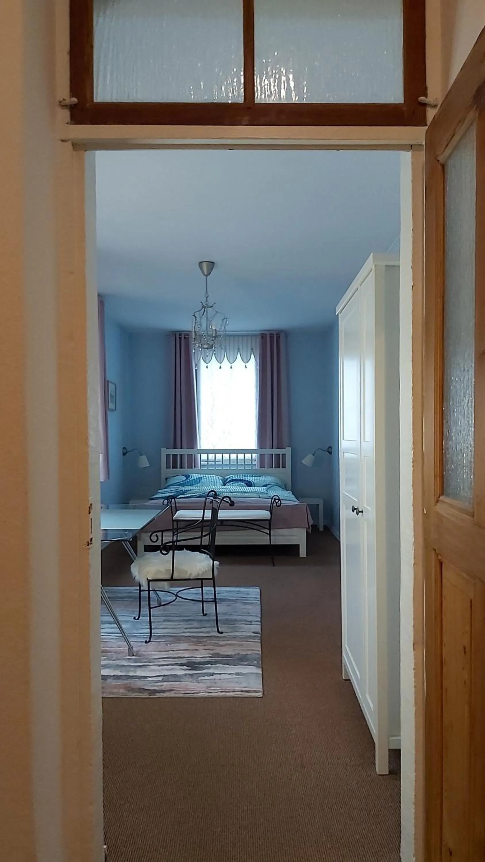 Bedroom in City-Ferienwohnungen-Dresden - zentral gelegen im Haus Louisenstrasse 11 - Dresden-Neustadt