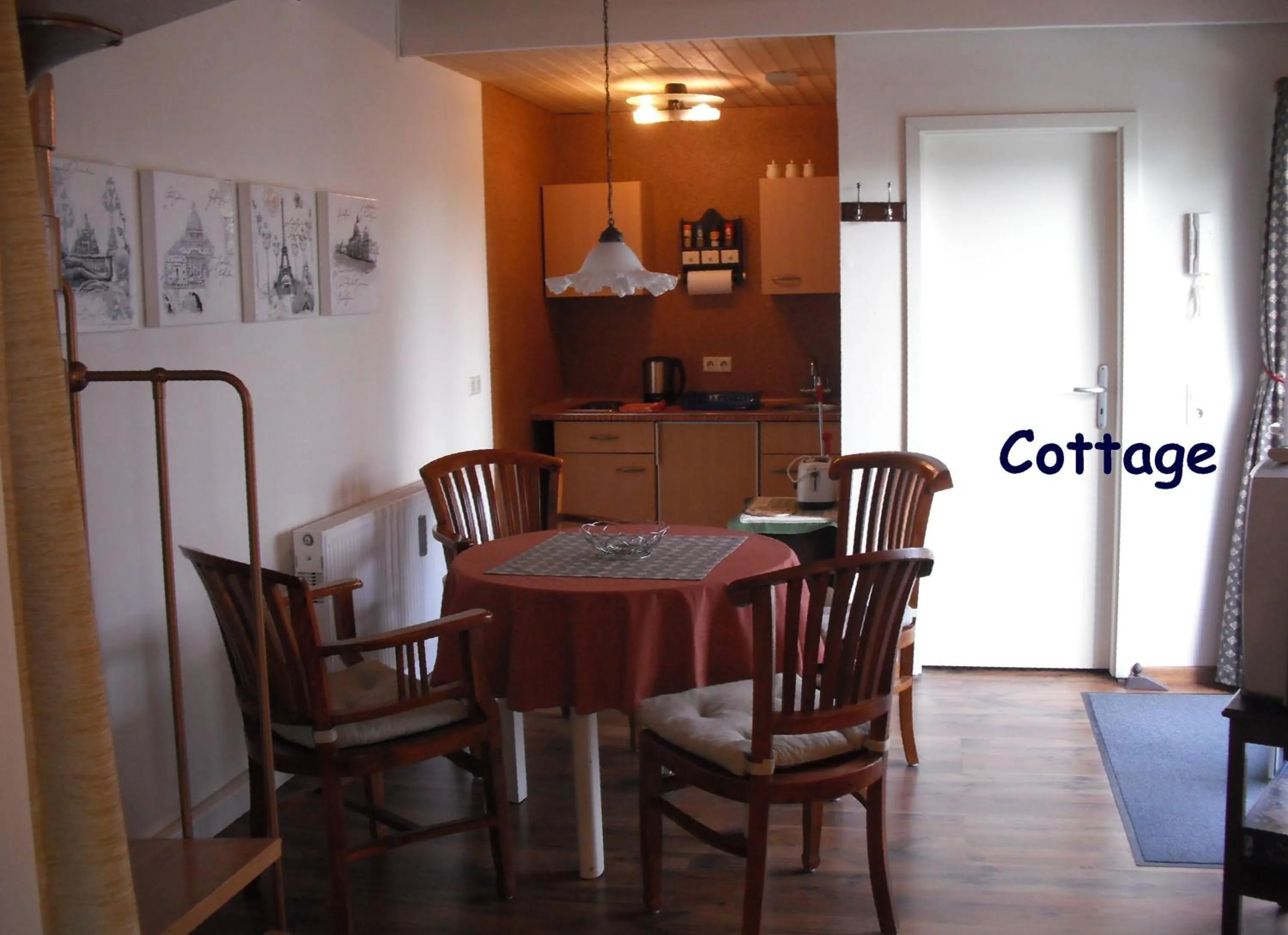 Photo of the whole room in City-Ferienwohnungen-Dresden - zentral gelegen im Haus Louisenstrasse 11 - Dresden-Neustadt