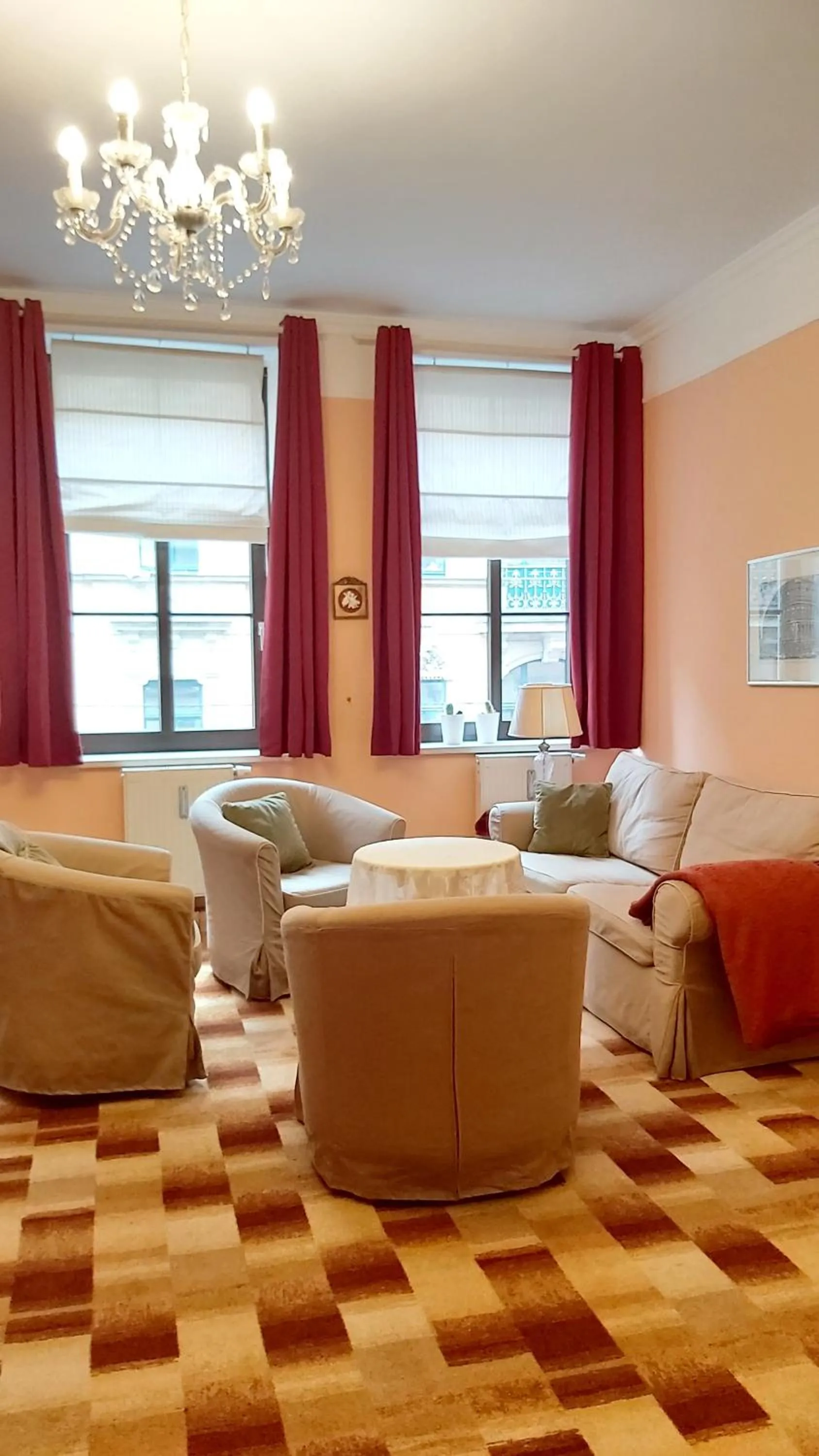 Living room in City-Ferienwohnungen-Dresden - zentral gelegen im Haus Louisenstrasse 11 - Dresden-Neustadt
