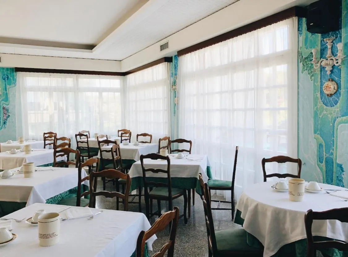 Restaurant/places to eat in Golf & Beach Hotel