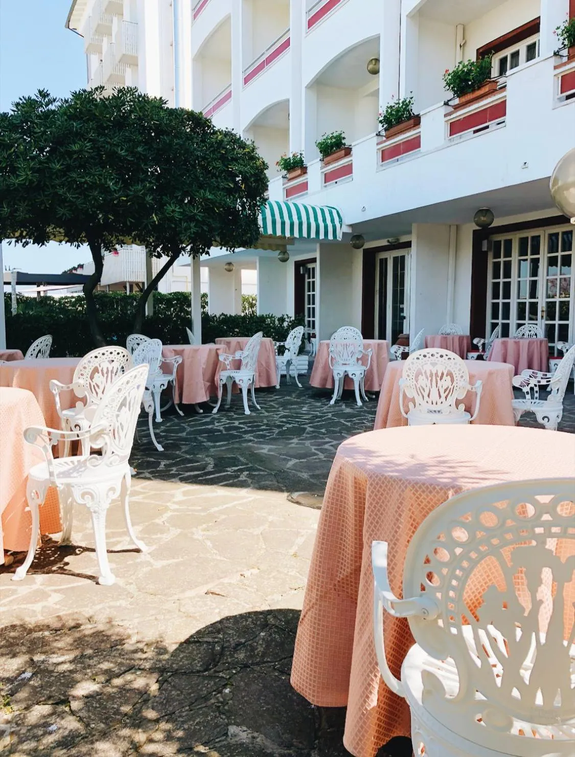 Patio in Golf & Beach Hotel