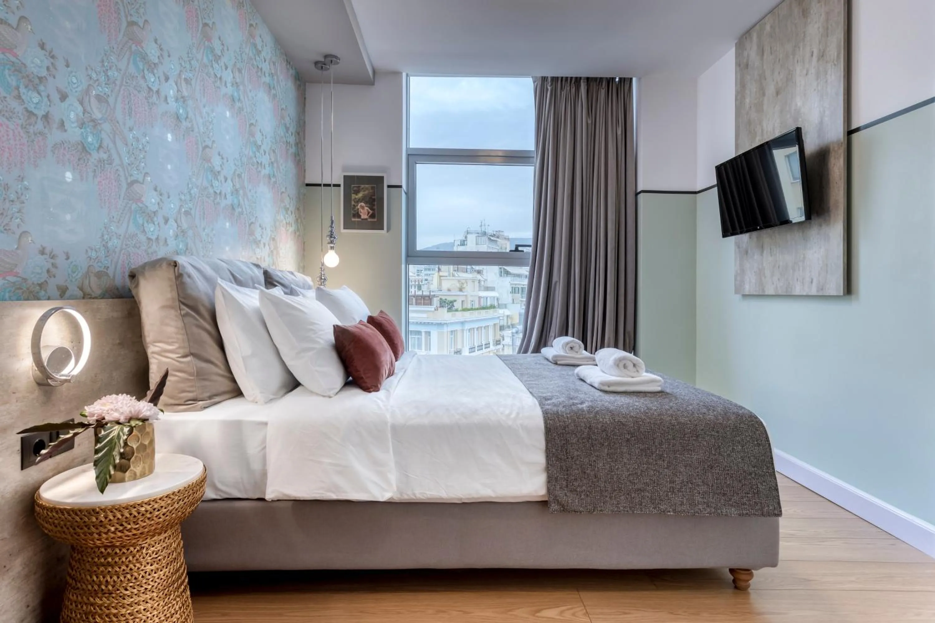 Photo of the whole room, Bed in The Pinnacle Athens