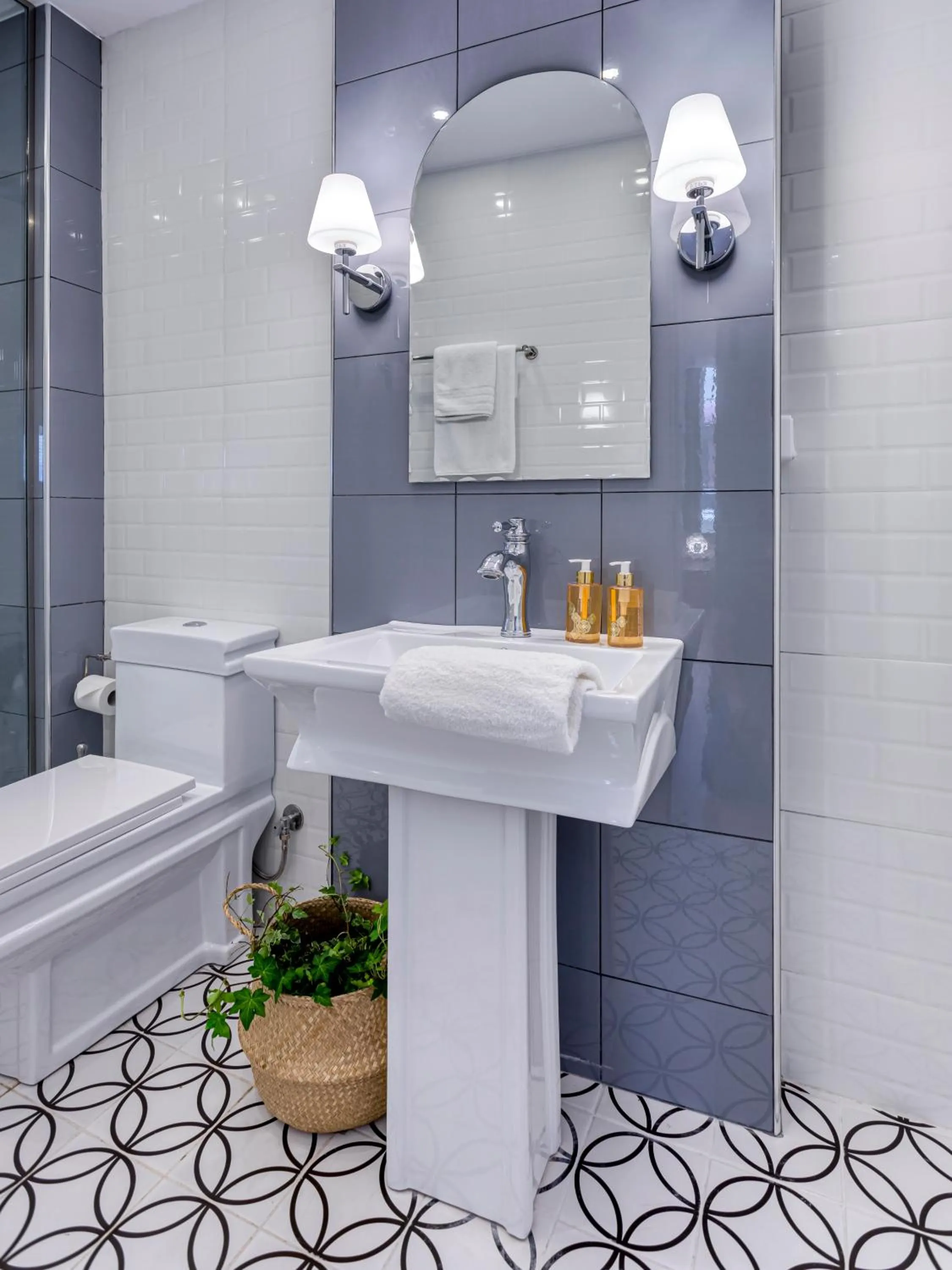 Bathroom in The Pinnacle Athens