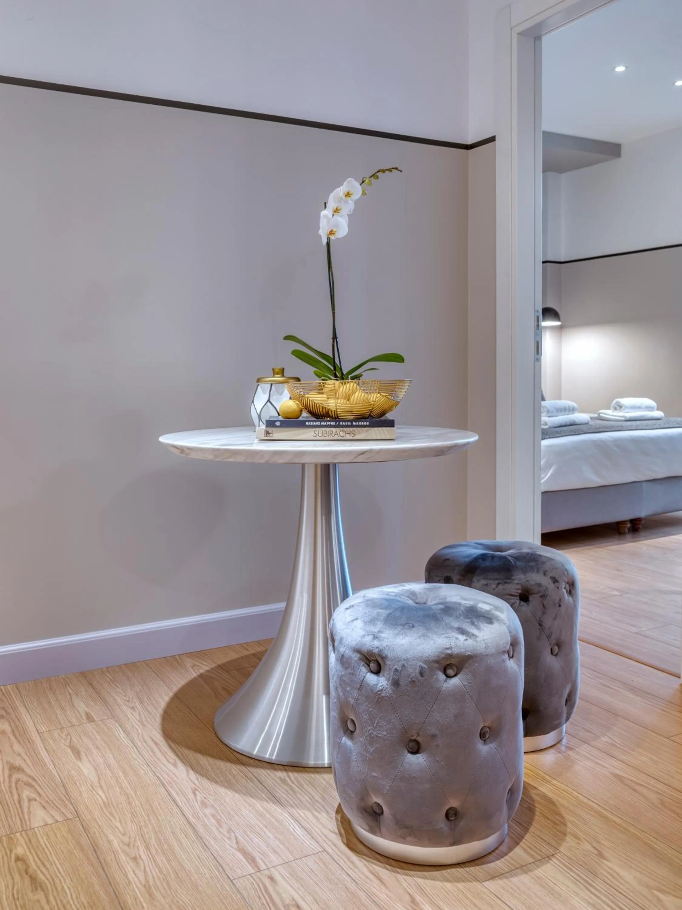 Dining area, Bed in The Pinnacle Athens