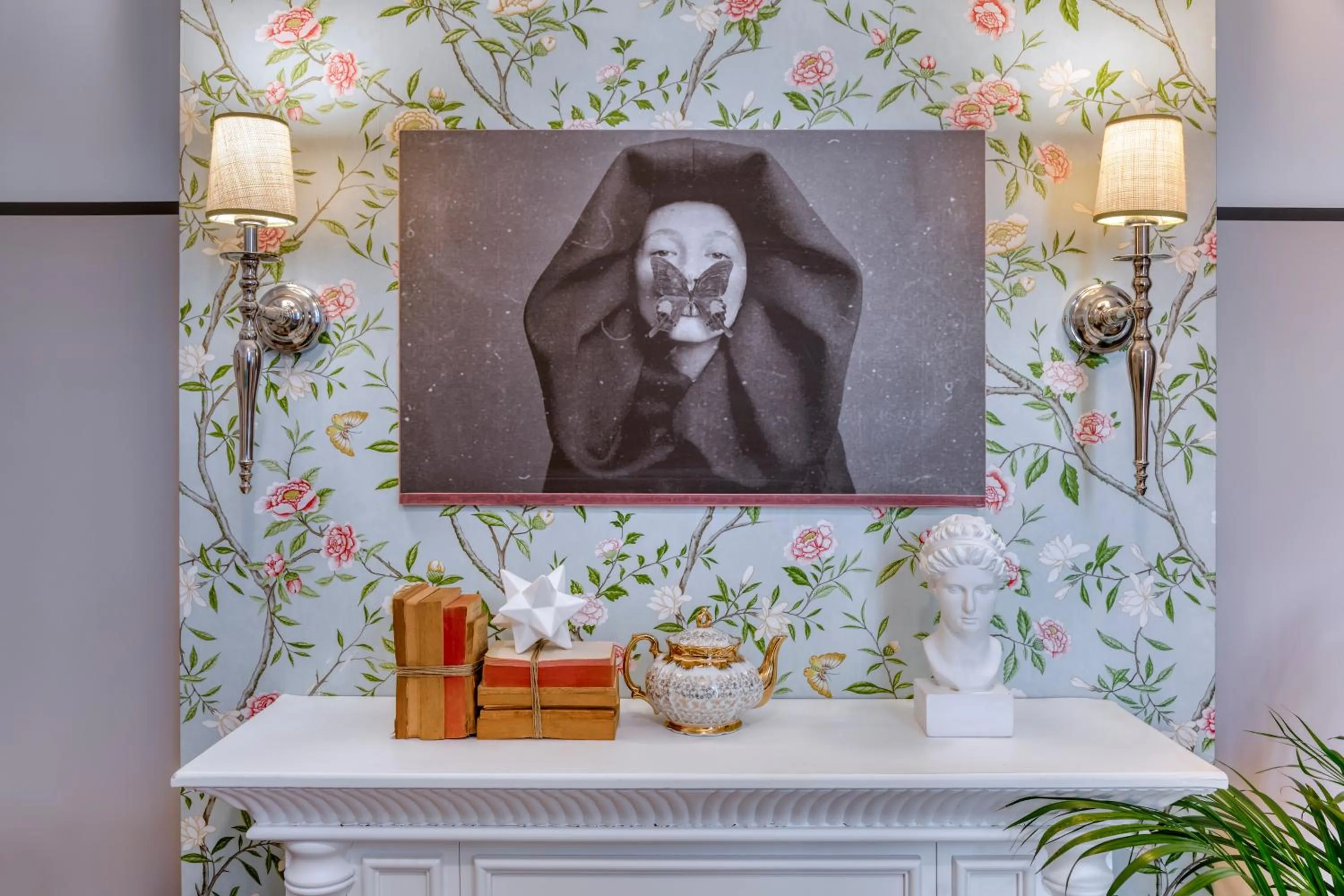 TV and multimedia in The Pinnacle Athens