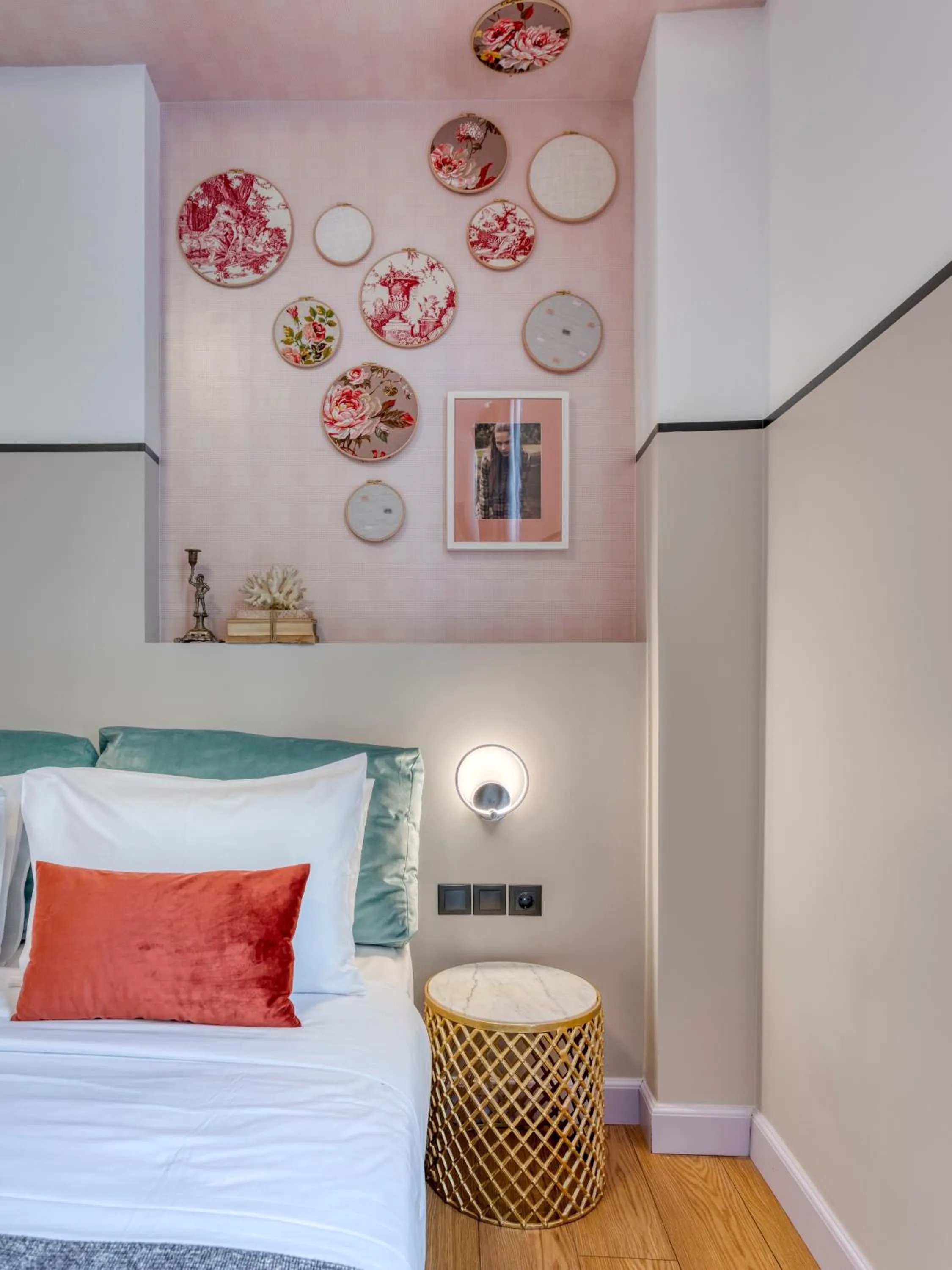 Bed in The Pinnacle Athens