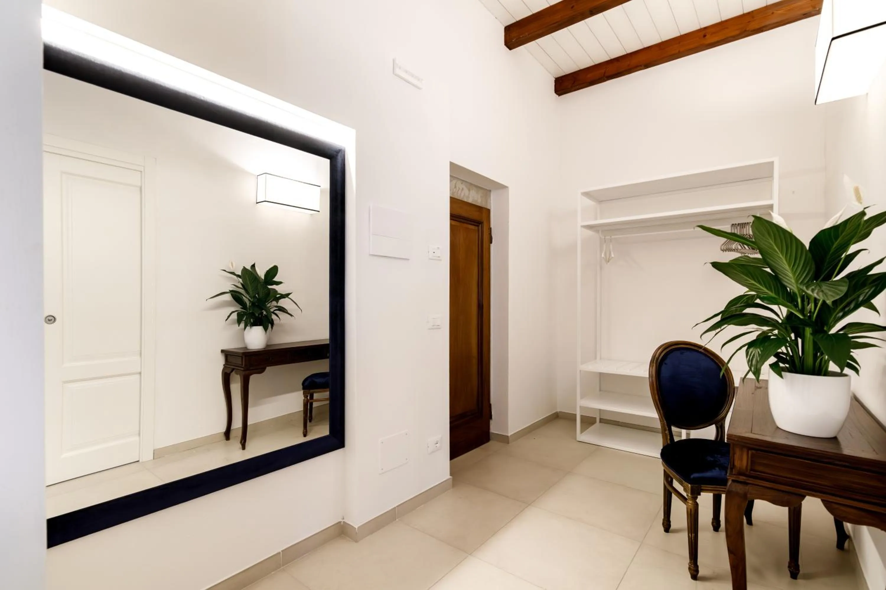 wardrobe in Agriturismo Villa Godenano - Pool&Restaurant