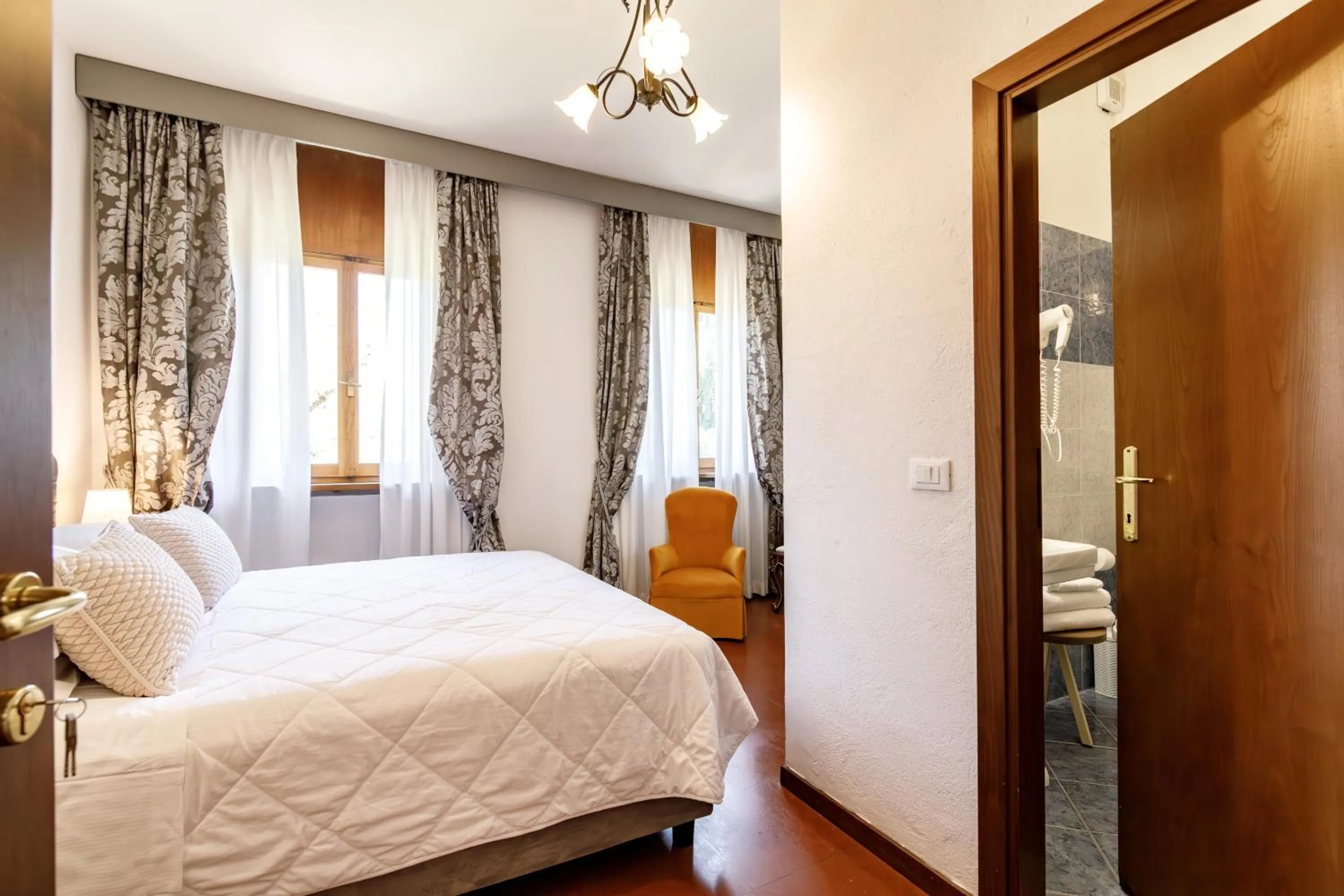 Photo of the whole room, Bed in Agriturismo Villa Godenano - Pool&Restaurant