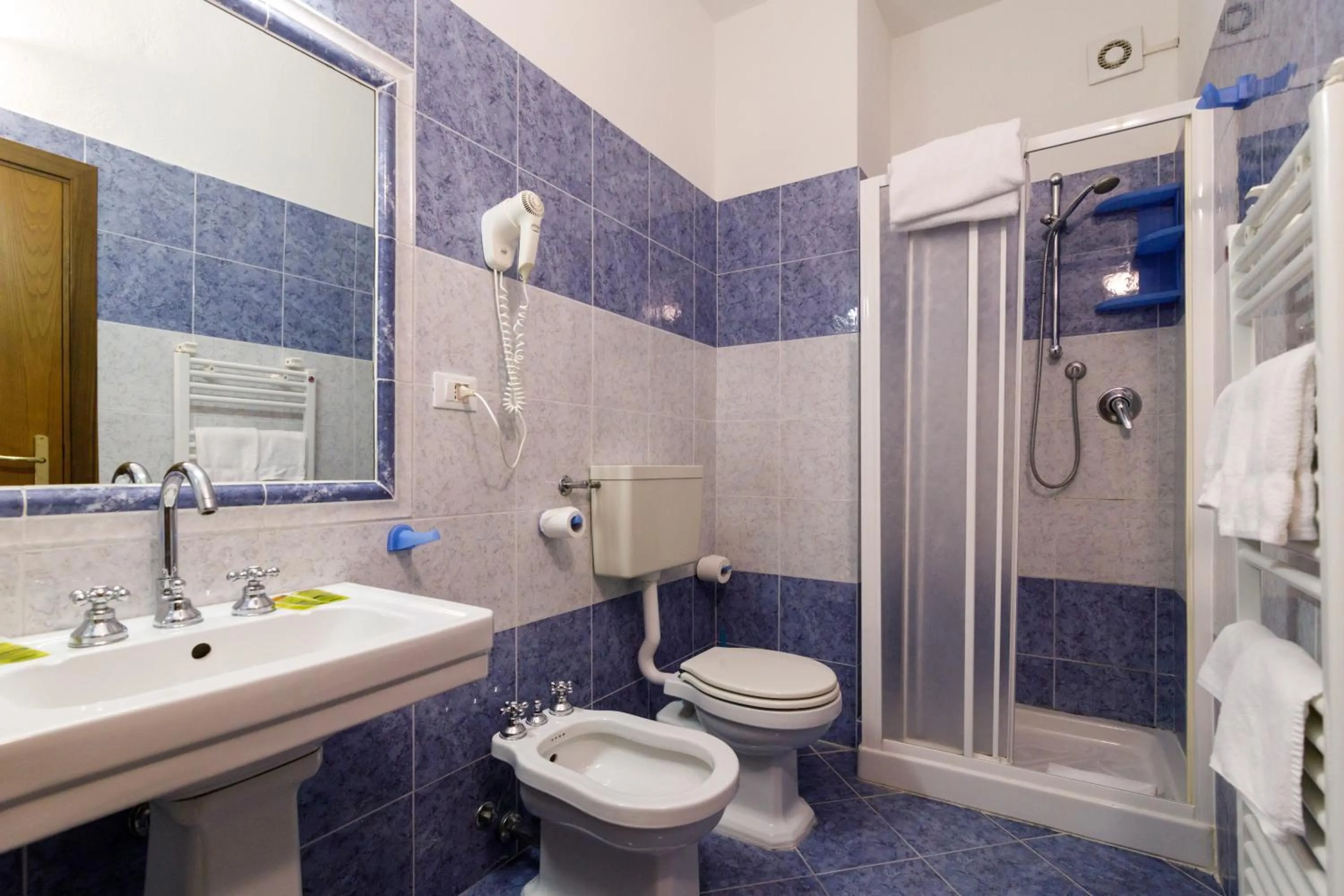 Shower in Agriturismo Villa Godenano - Pool&Restaurant