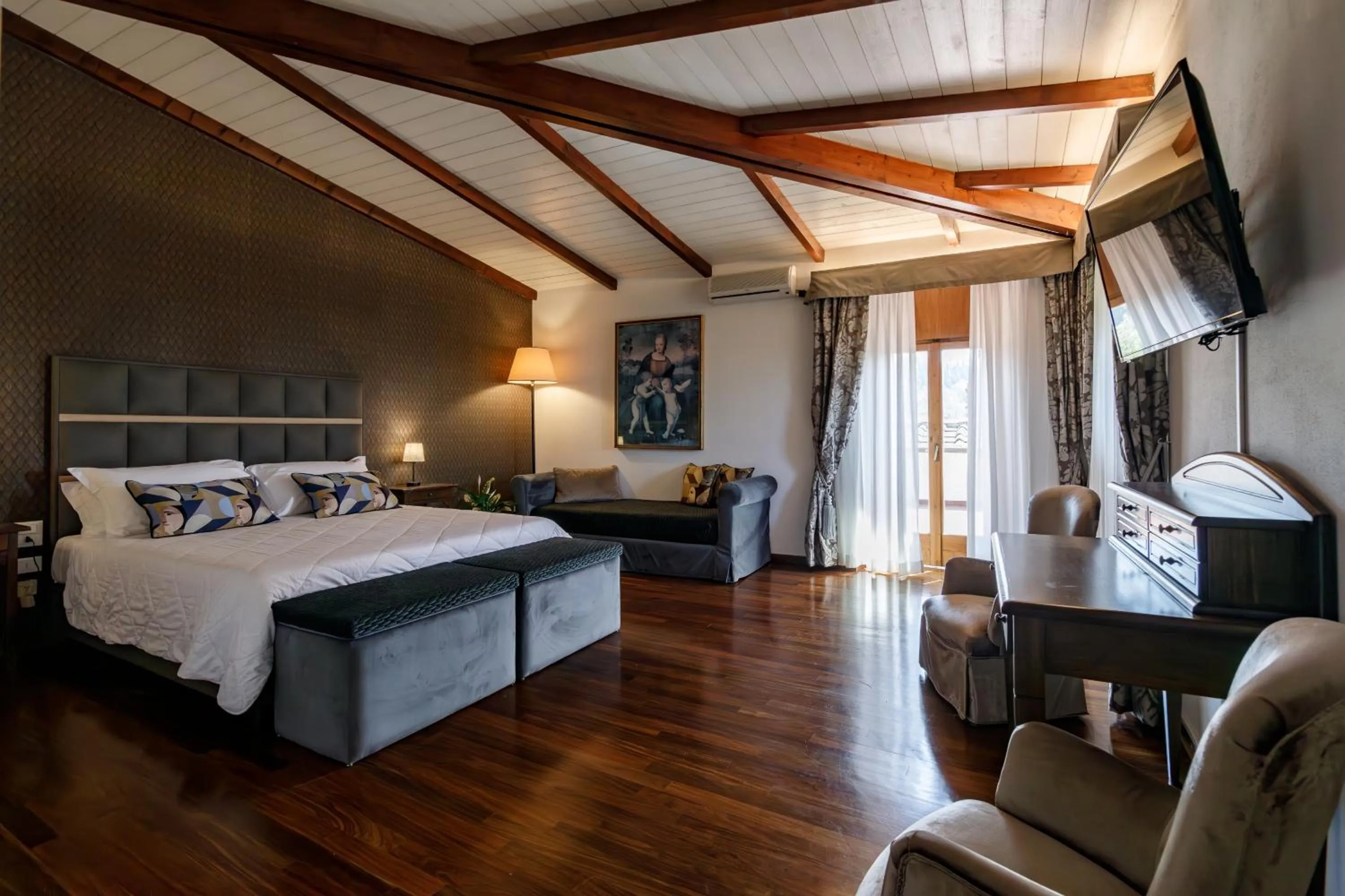 TV and multimedia, Bed in Agriturismo Villa Godenano - Pool&Restaurant