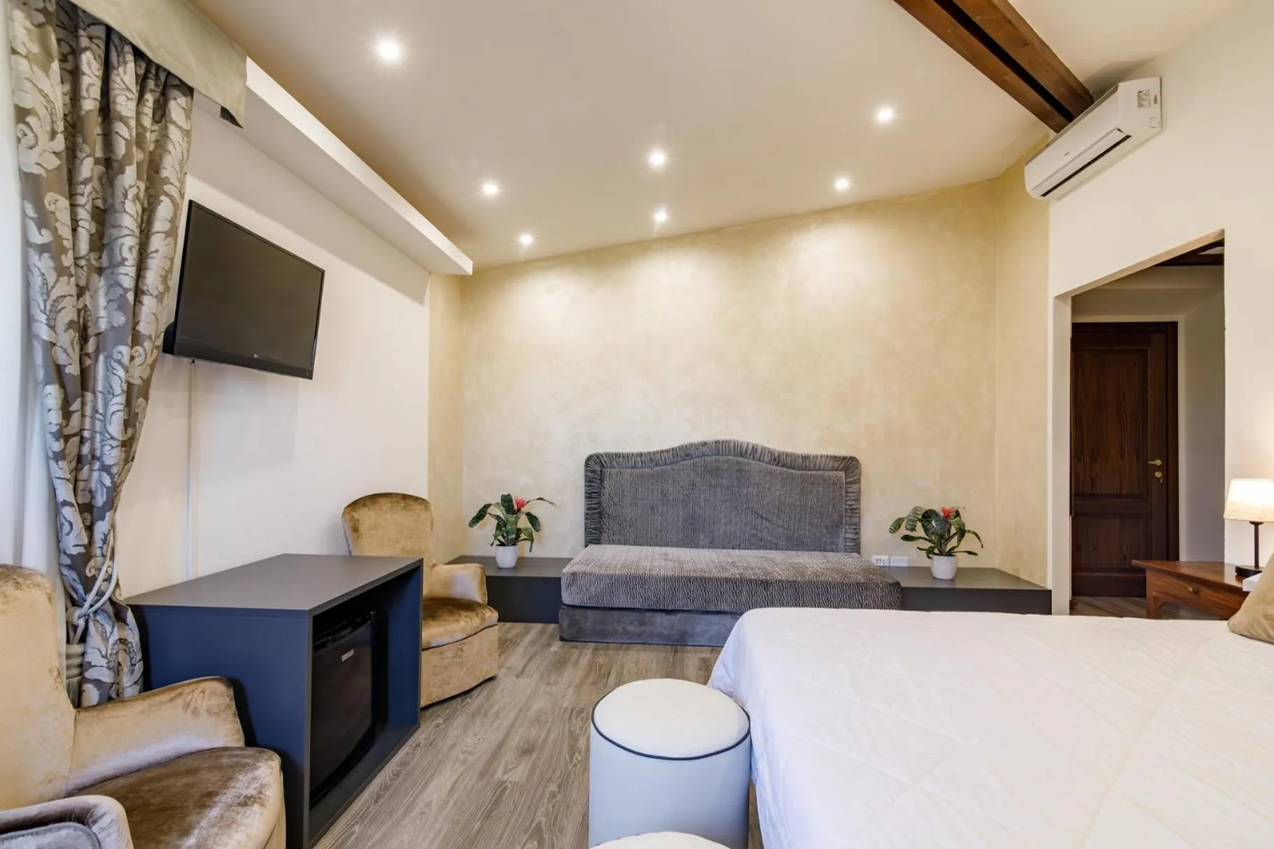 TV and multimedia, Bed in Agriturismo Villa Godenano - Pool&Restaurant