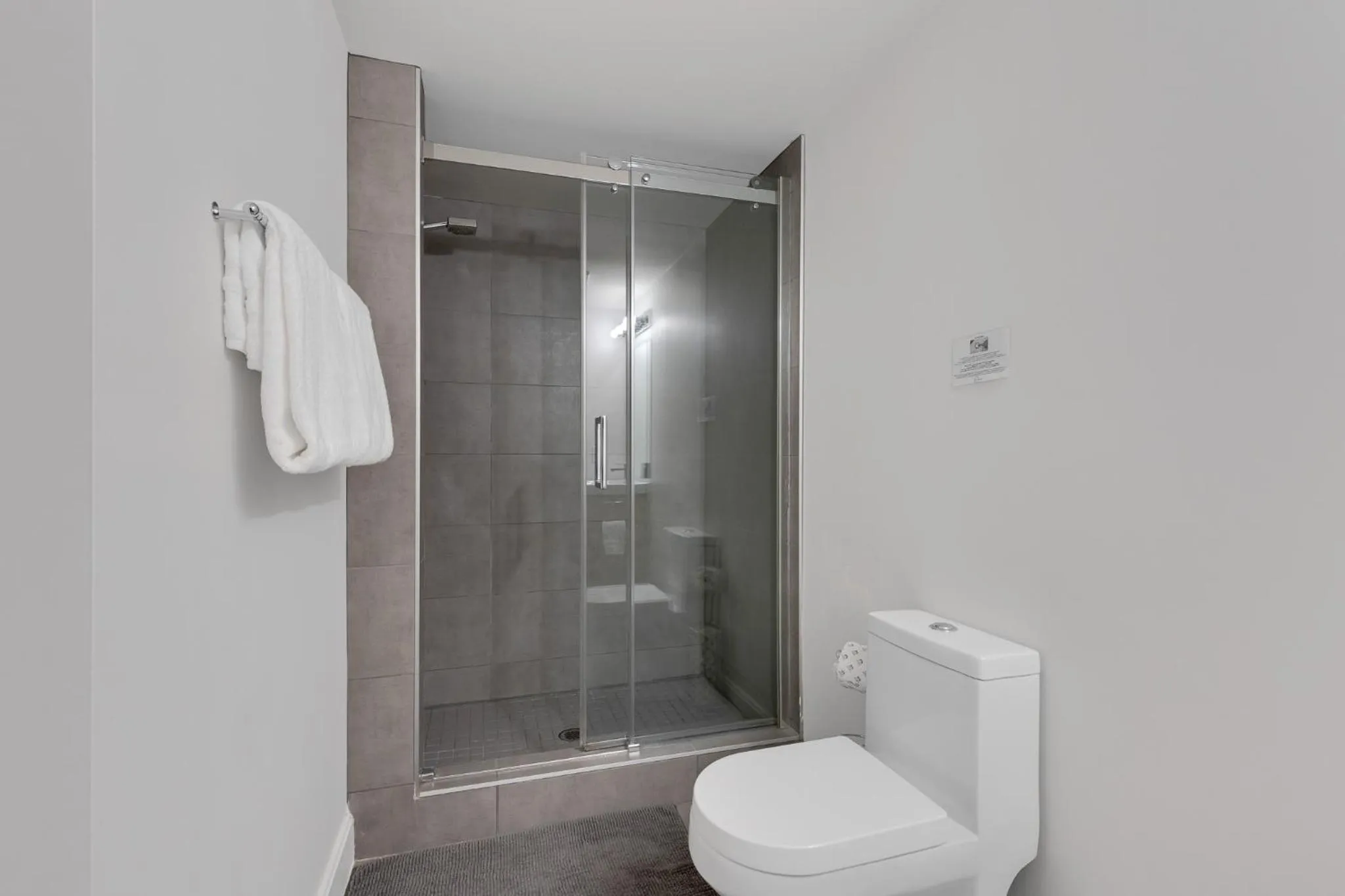 Shower in LiV MTL Main