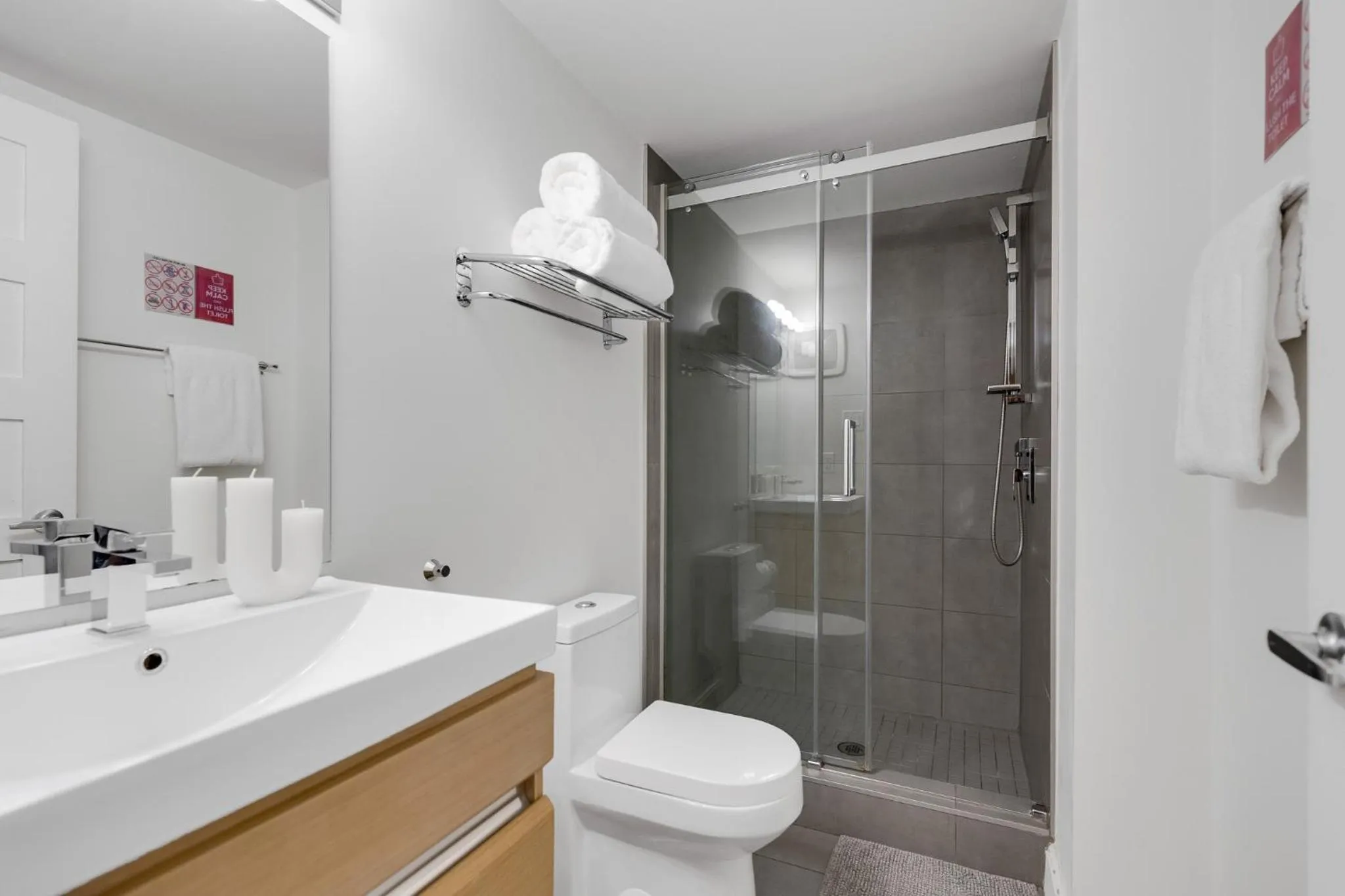 Shower in LiV MTL Main