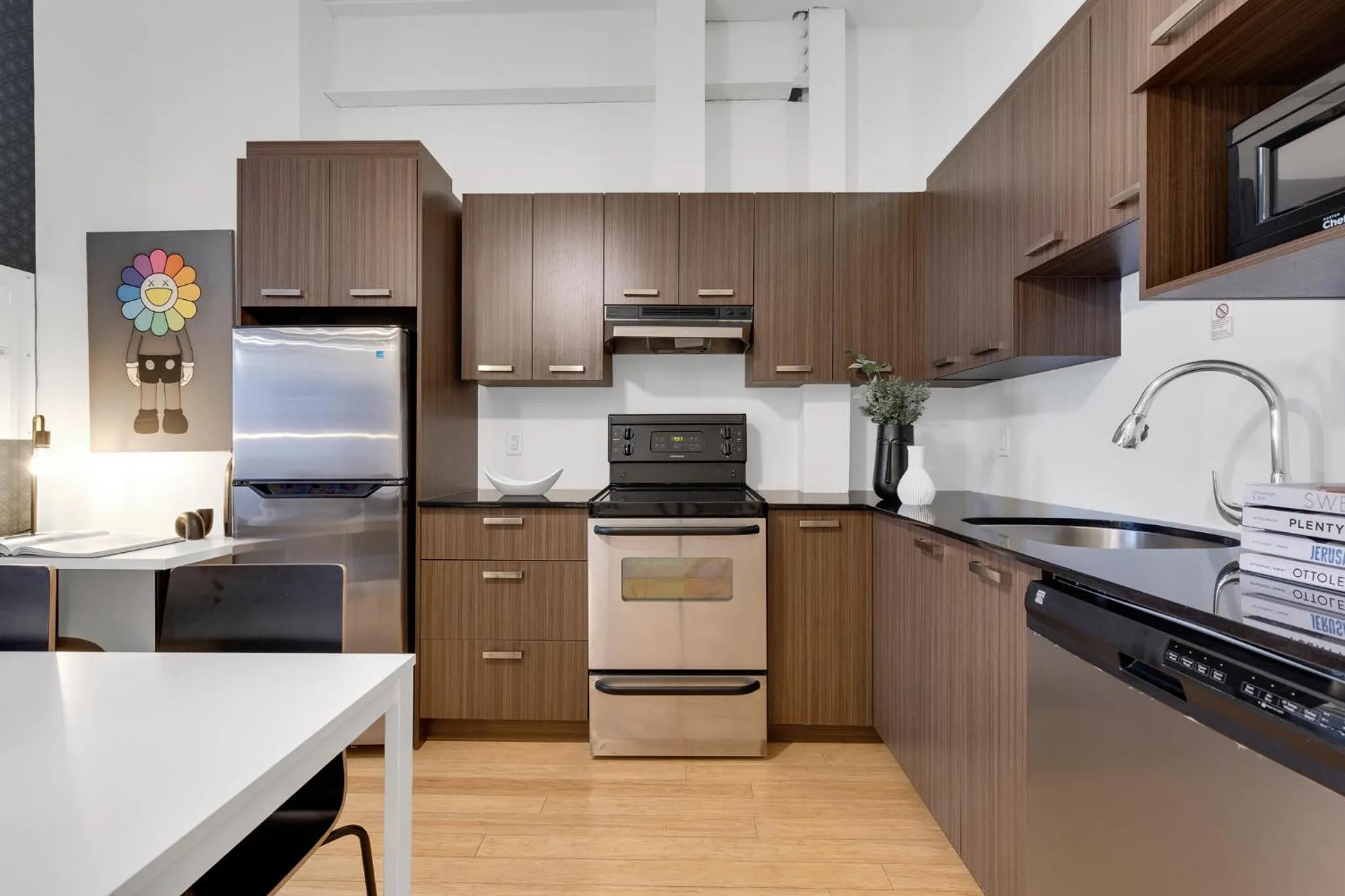 Coffee/tea facilities in LiV MTL Main