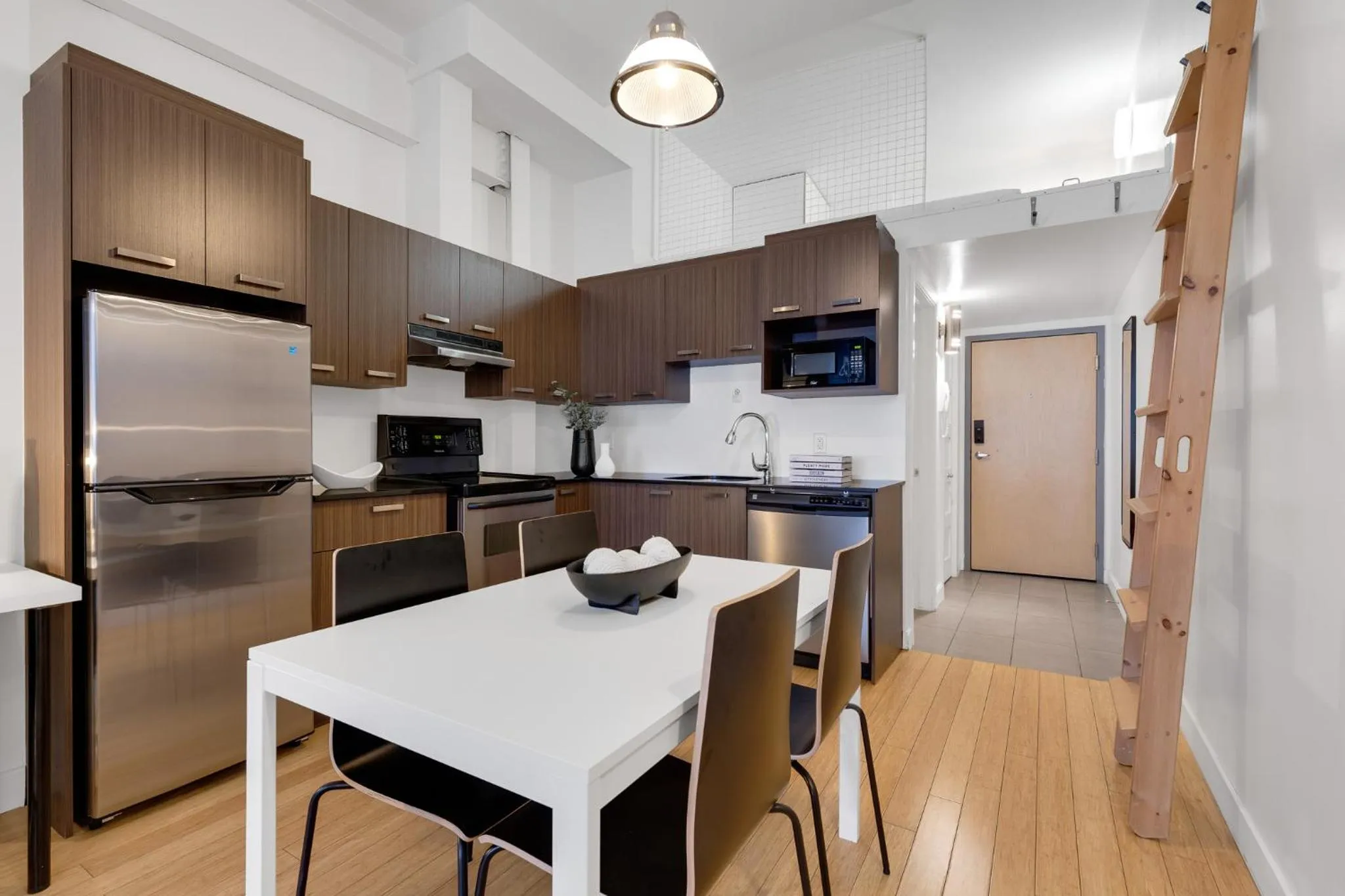 Kitchen or kitchenette in LiV MTL Main