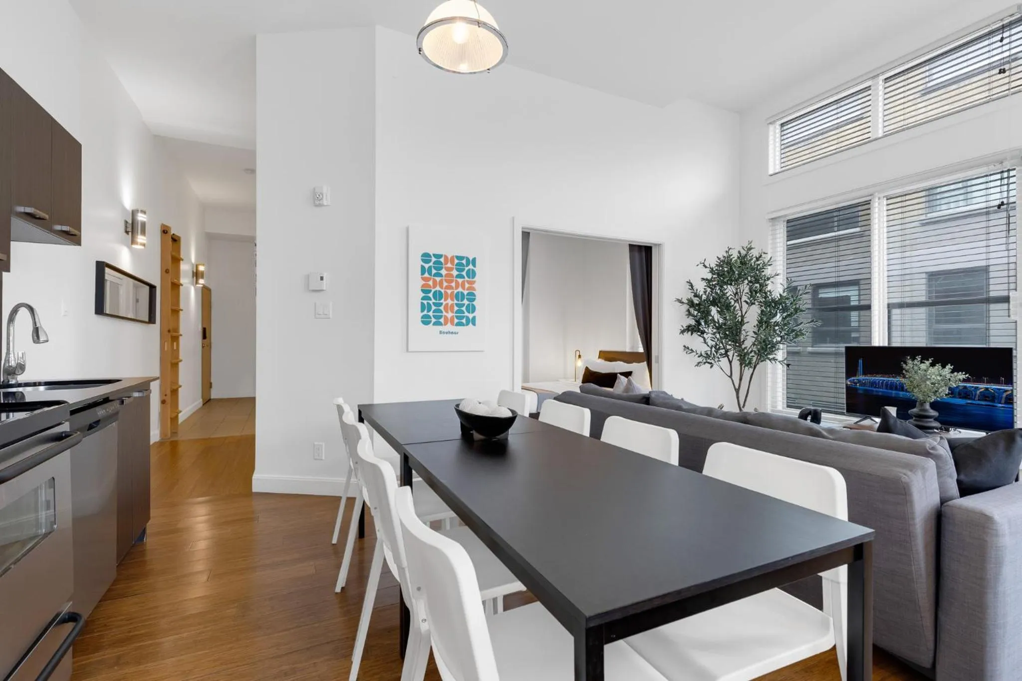 Kitchen or kitchenette in LiV MTL Main