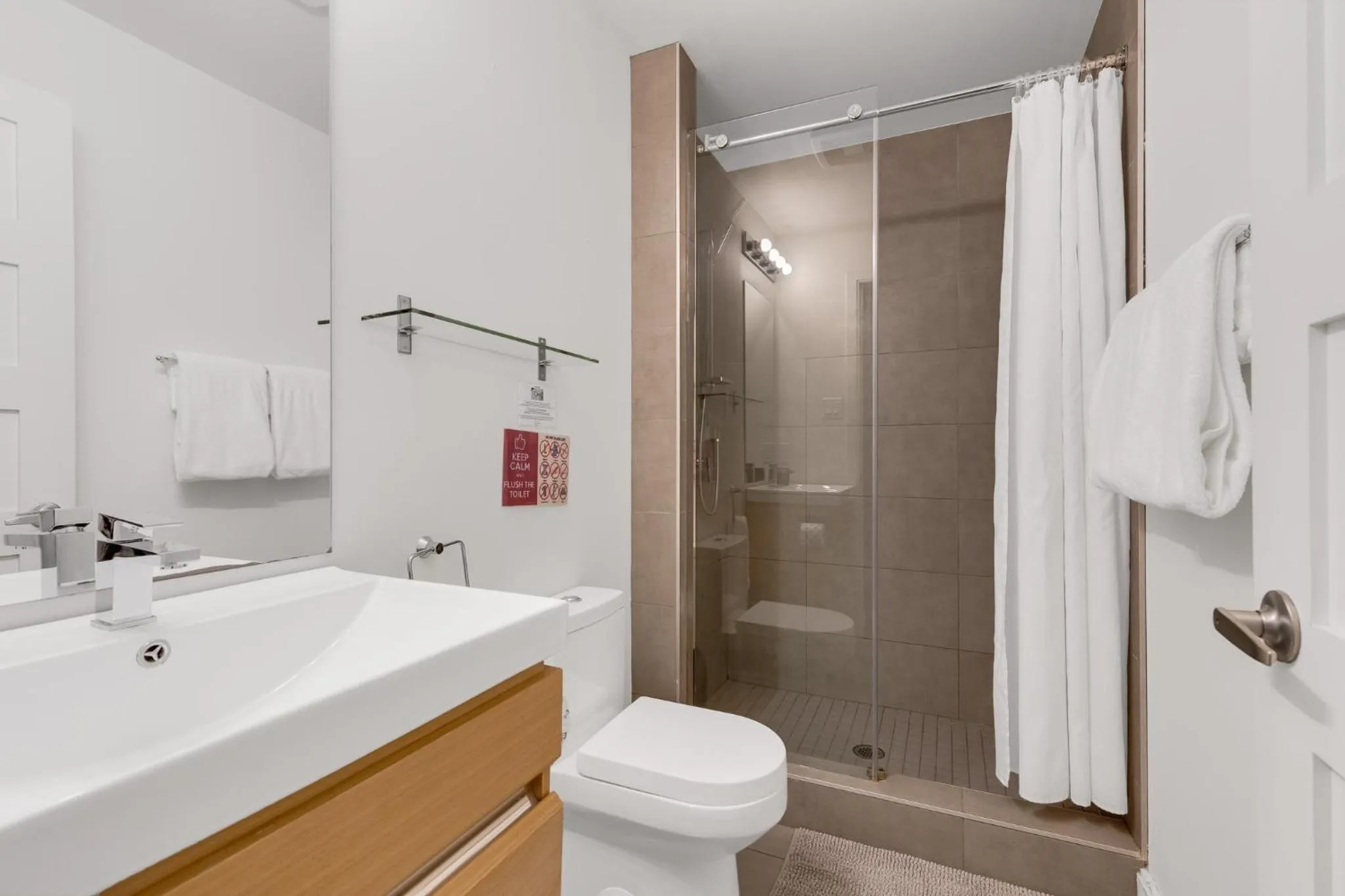 Shower in LiV MTL Main