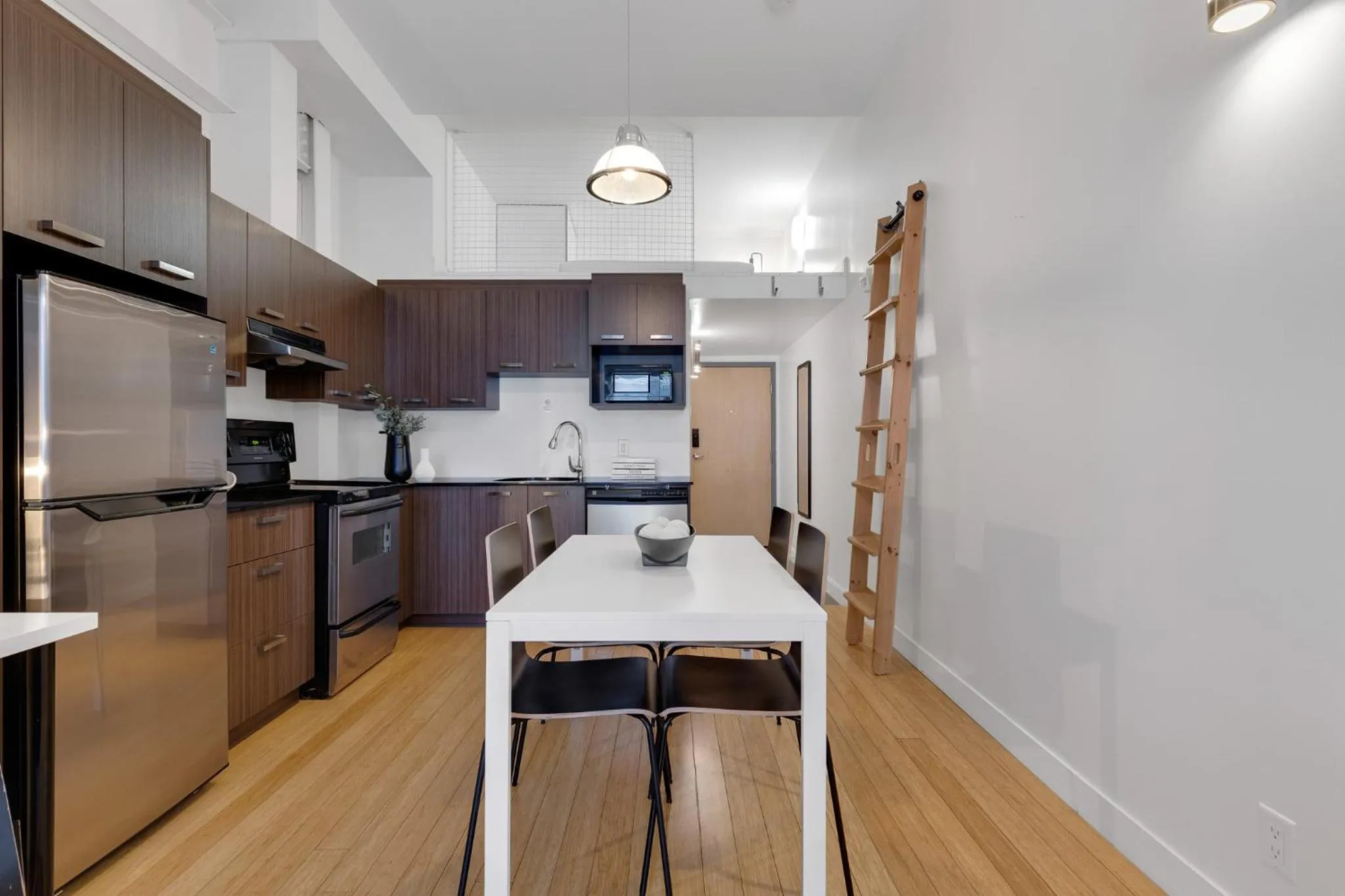 Kitchen or kitchenette in LiV MTL Main