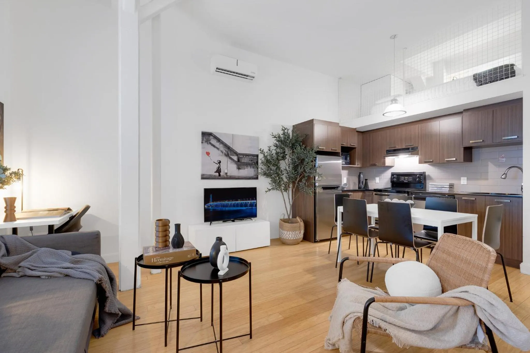 Kitchen or kitchenette in LiV MTL Main