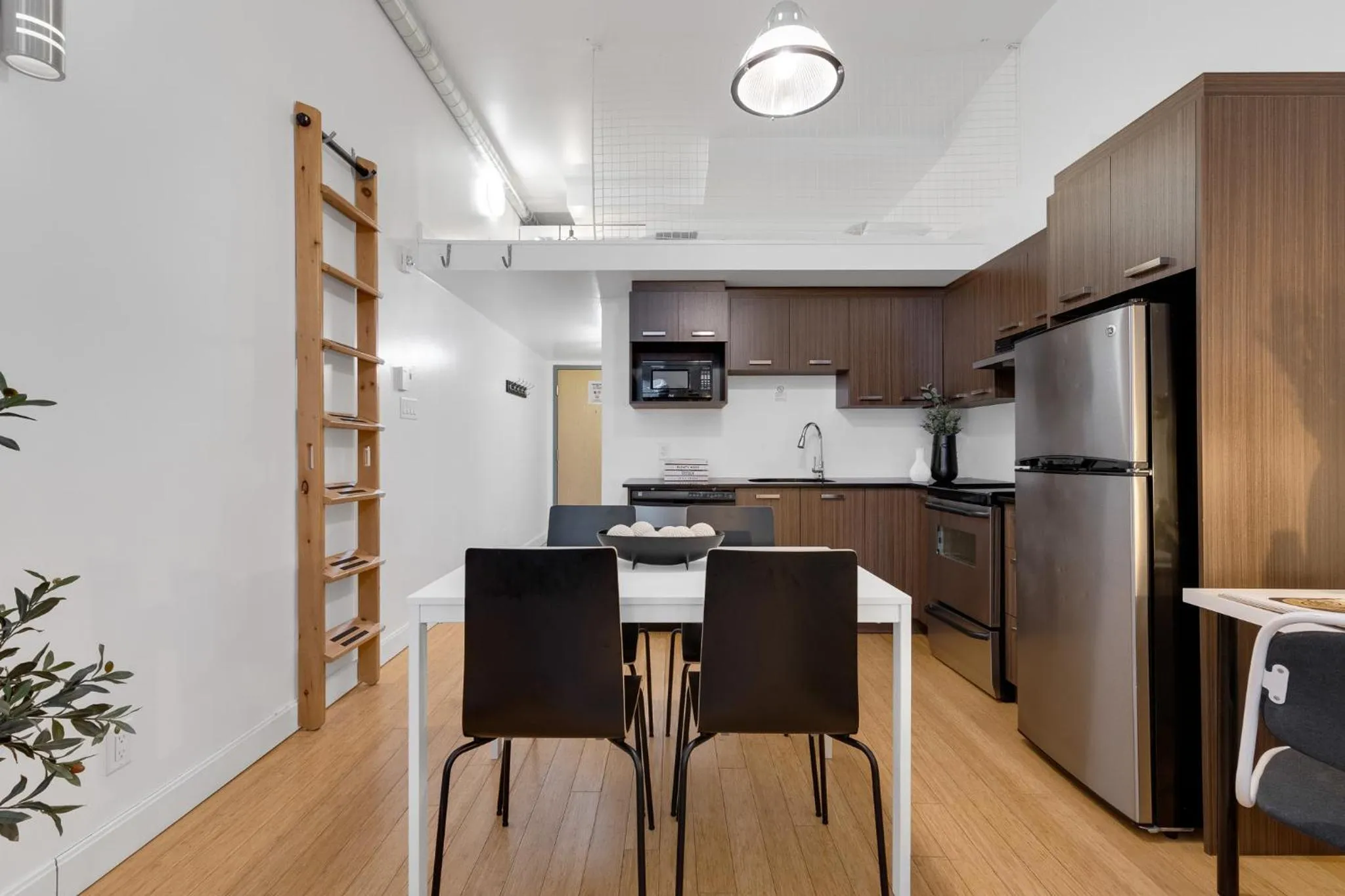 Kitchen or kitchenette in LiV MTL Main