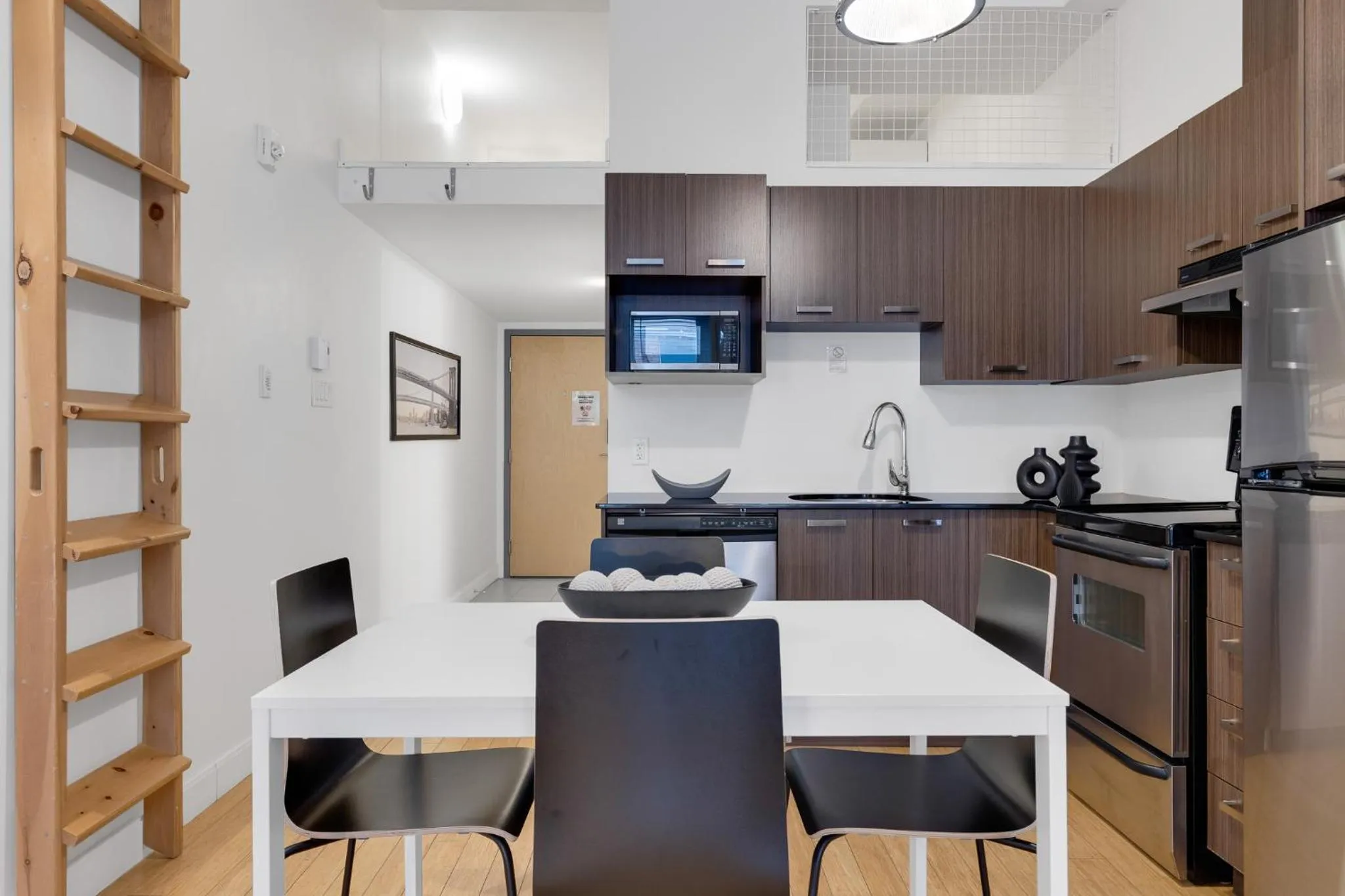 Kitchen or kitchenette in LiV MTL Main