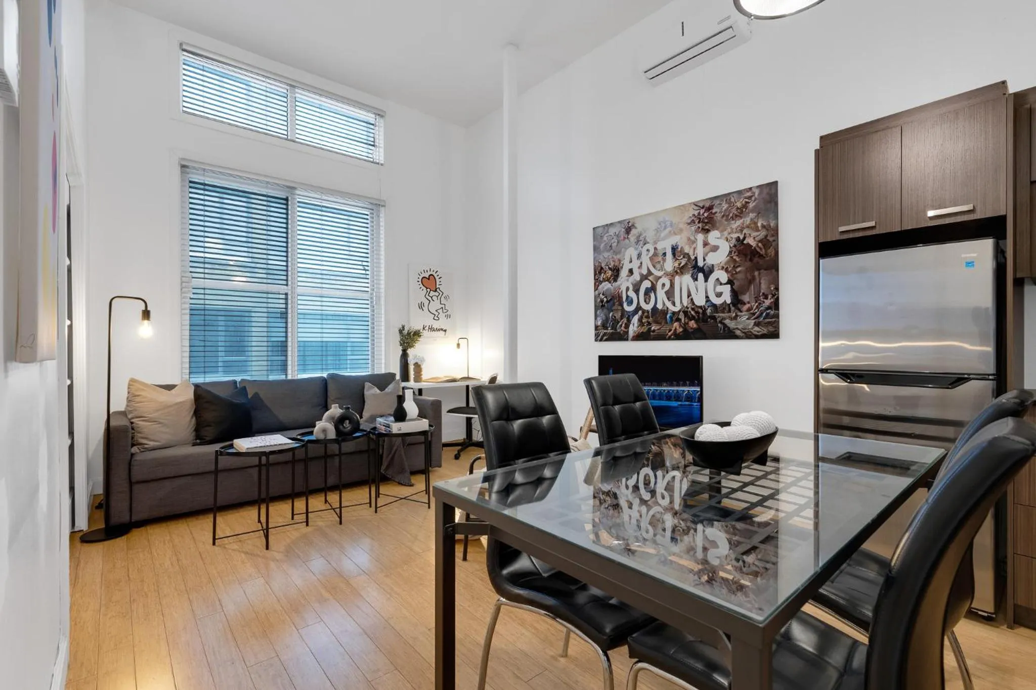 Kitchen or kitchenette in LiV MTL Main