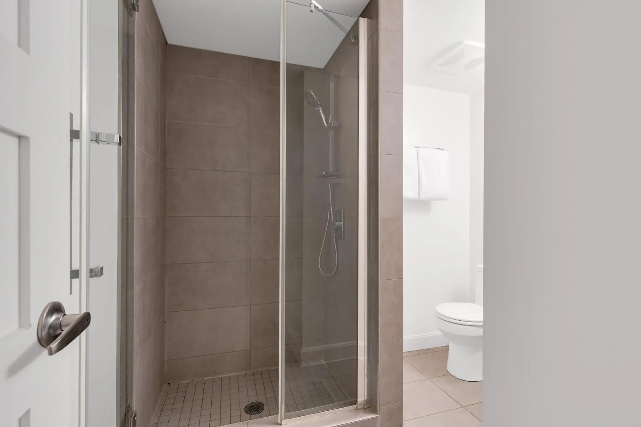 Shower in LiV MTL Main