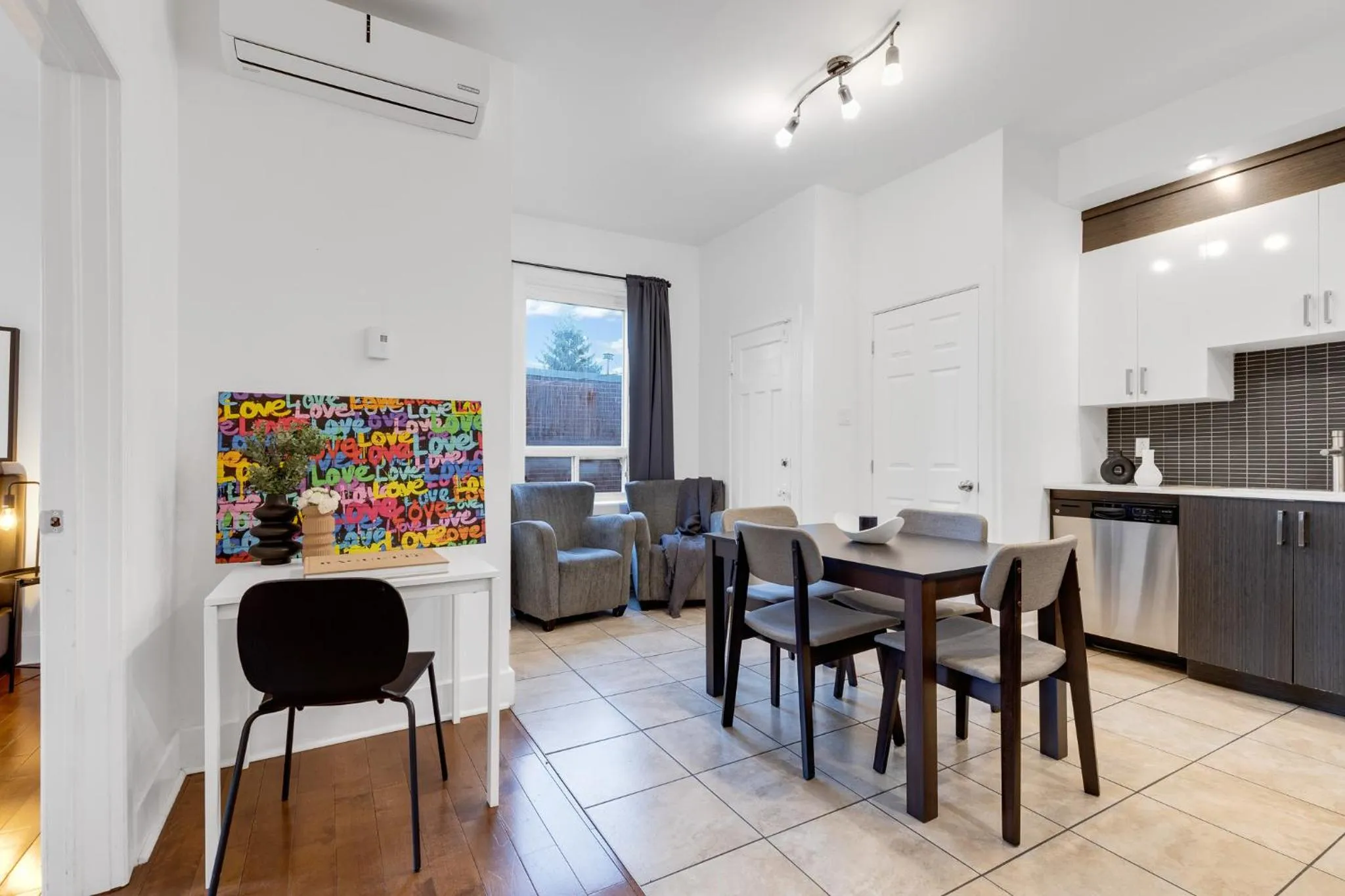 Kitchen or kitchenette in LiV MTL Chic