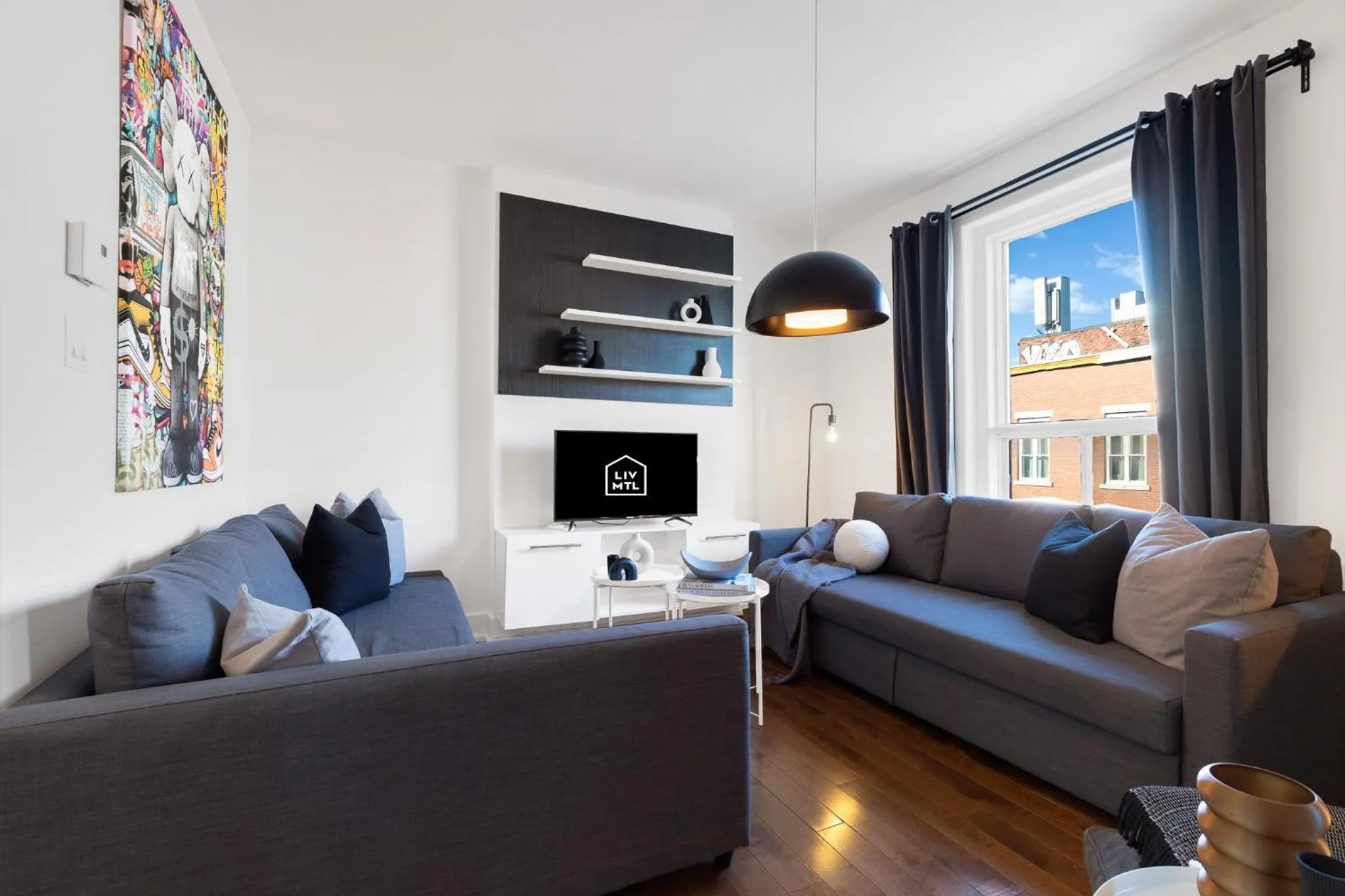 Communal lounge/ TV room in LiV MTL Chic