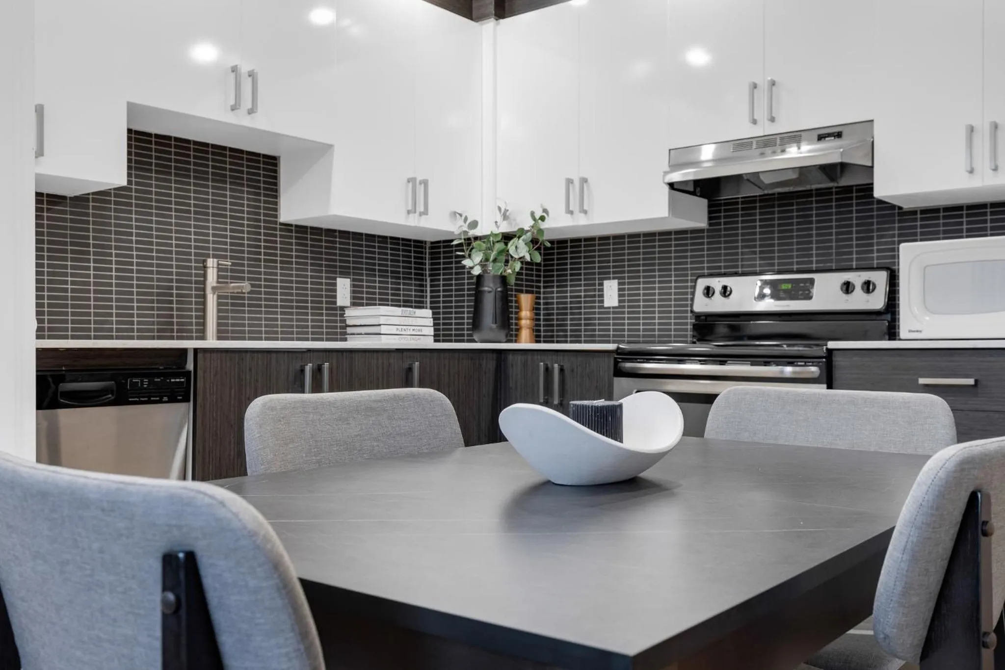 Kitchen or kitchenette in LiV MTL Chic