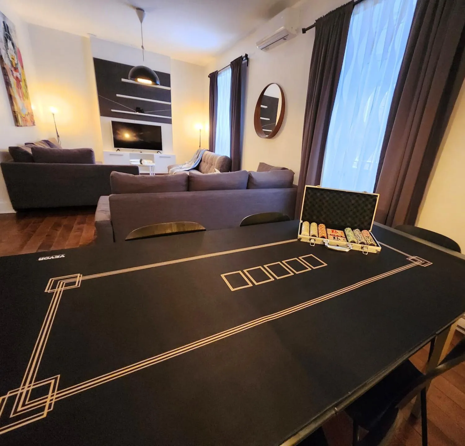 Communal lounge/ TV room in LiV MTL Chic