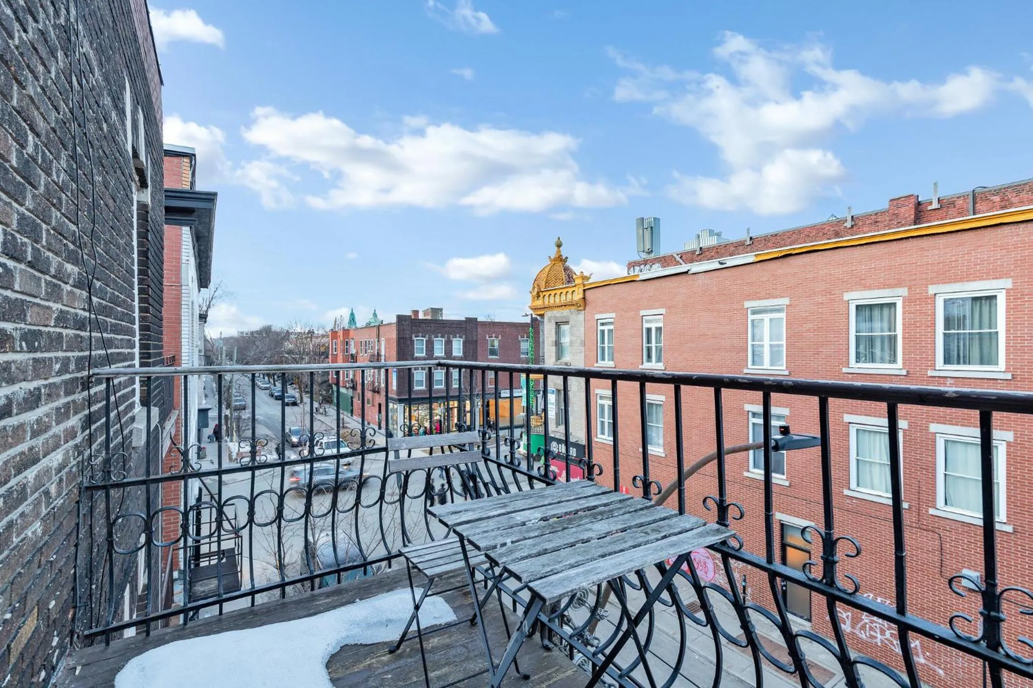 Property building in LiV MTL Chic