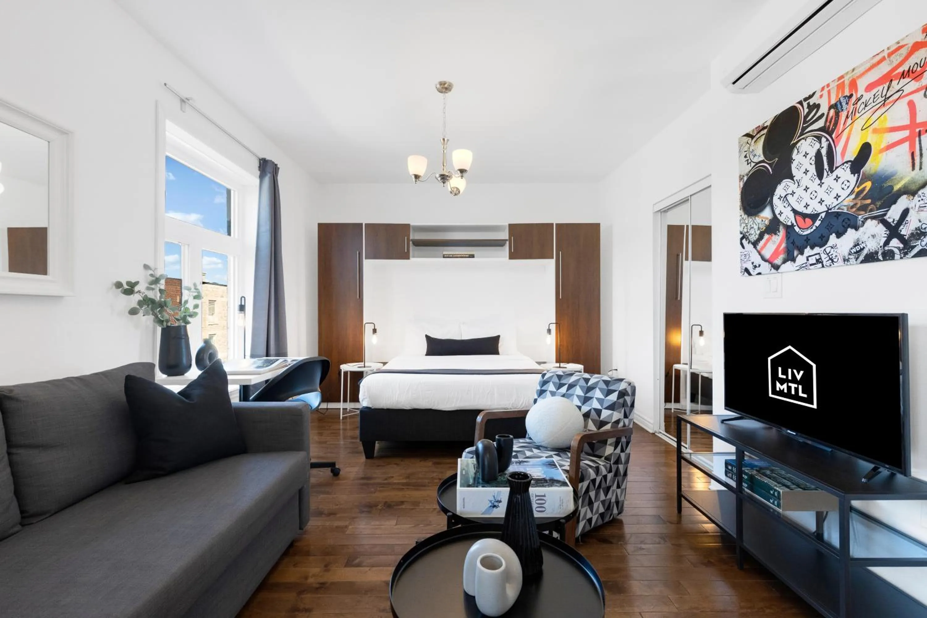 Communal lounge/ TV room, Bed in LiV MTL MTL