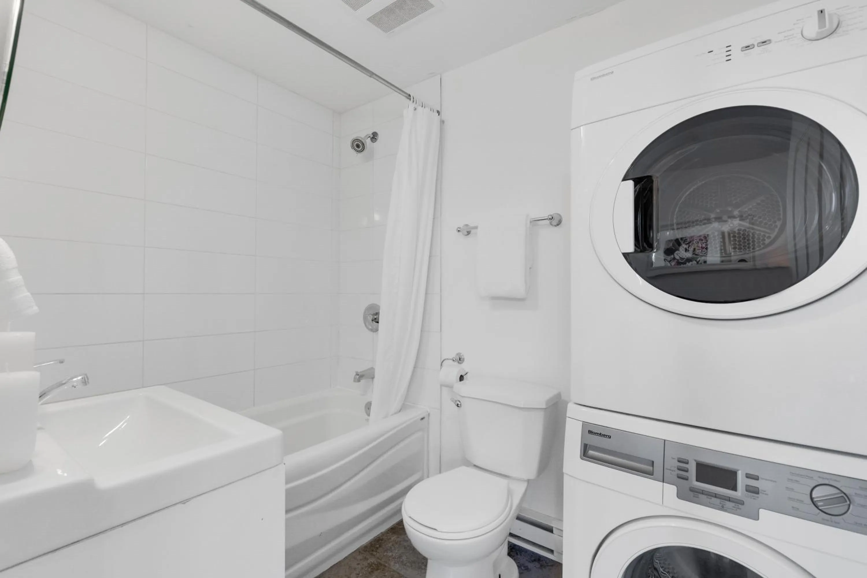 Shower in LiV MTL MTL