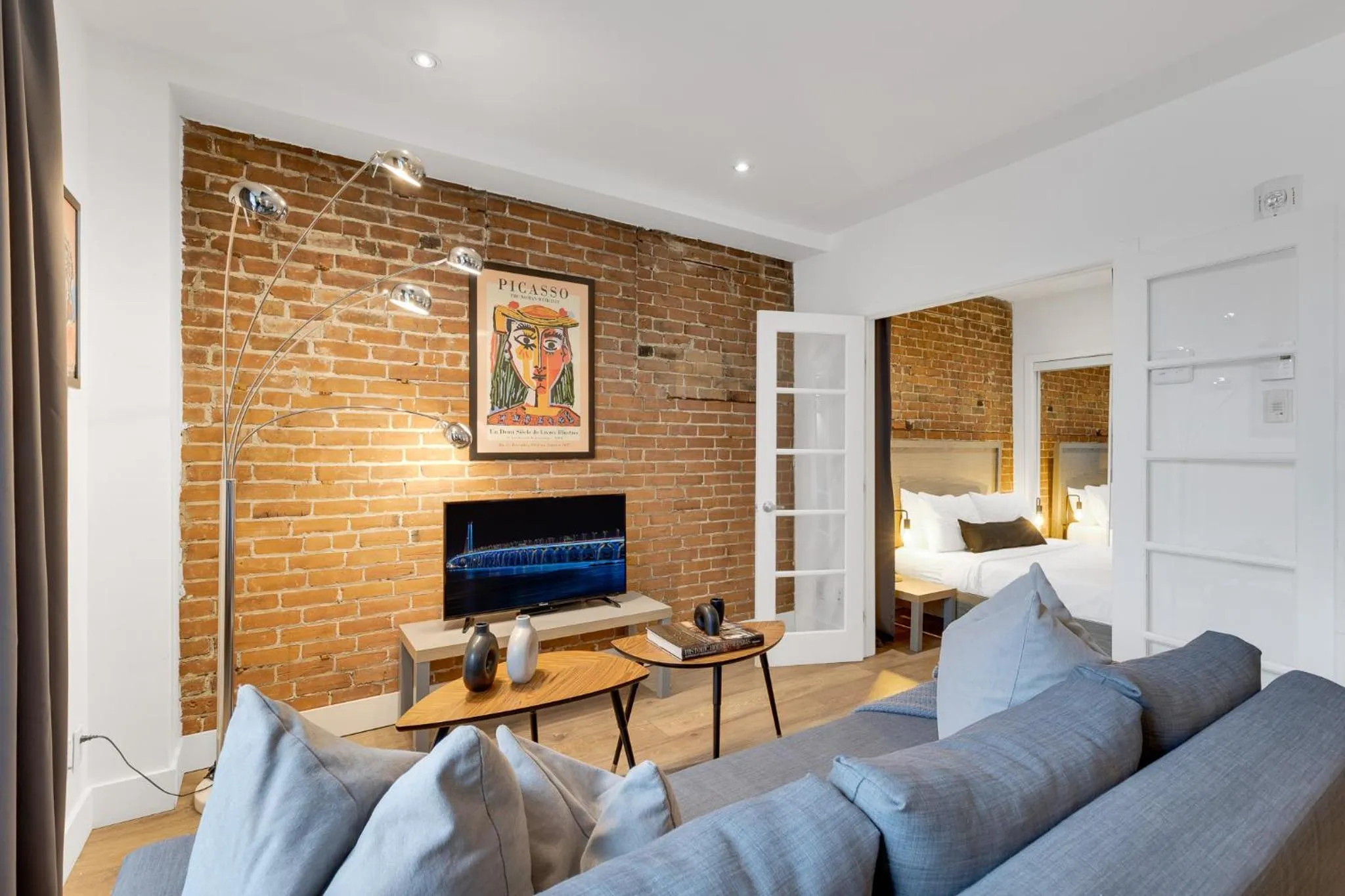 TV and multimedia in LiV MTL Downtown