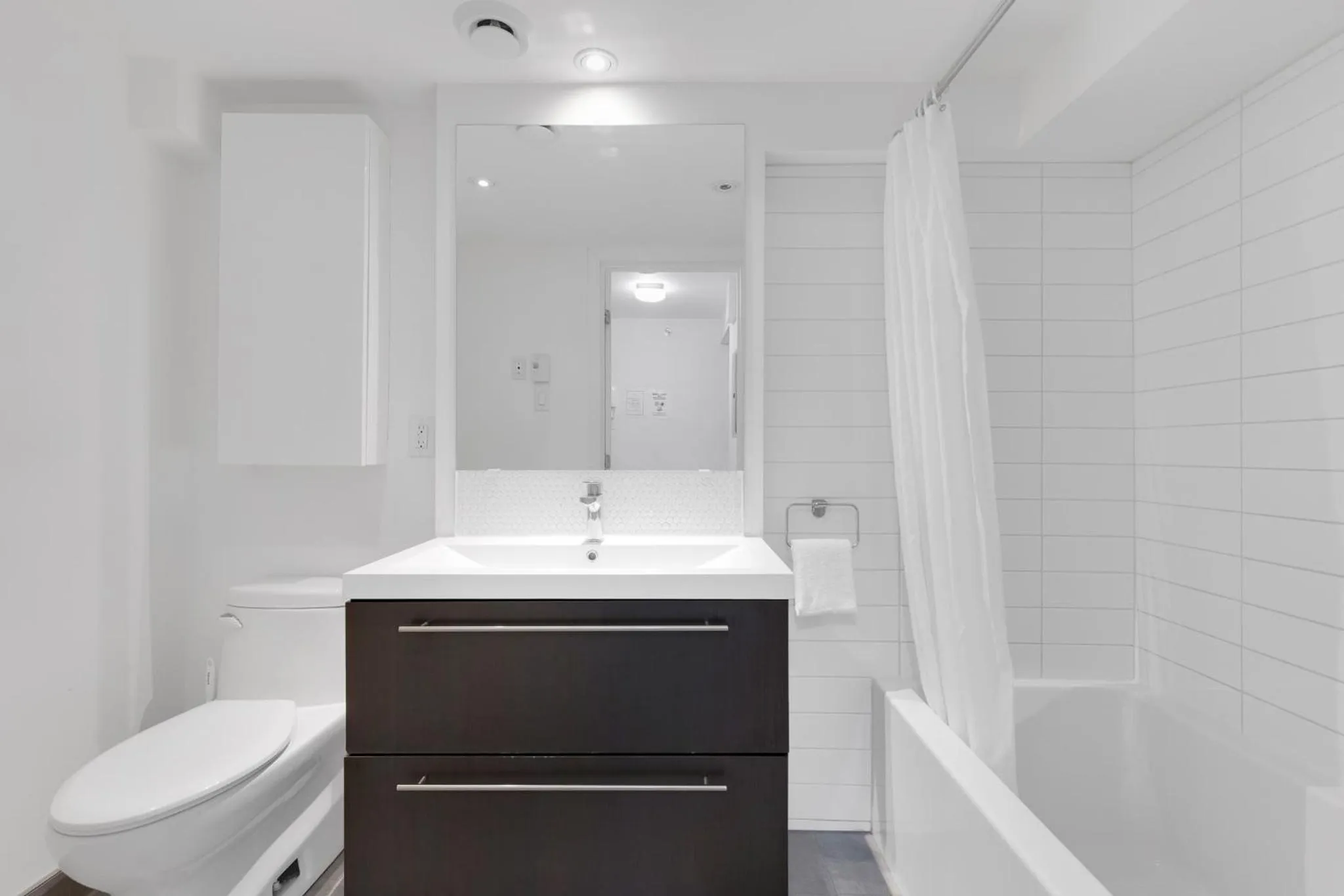 Shower in LiV MTL Downtown