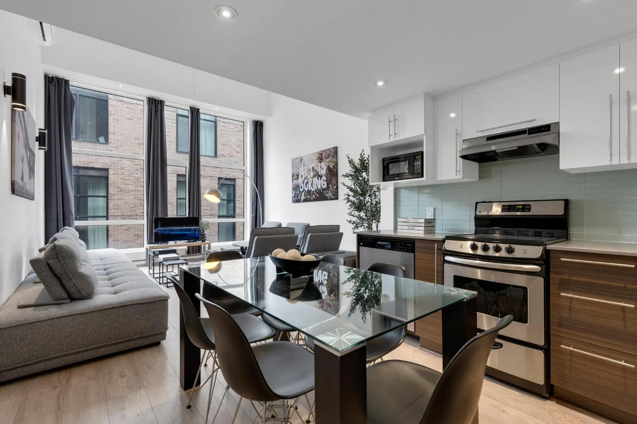 Kitchen or kitchenette in LiV MTL Downtown