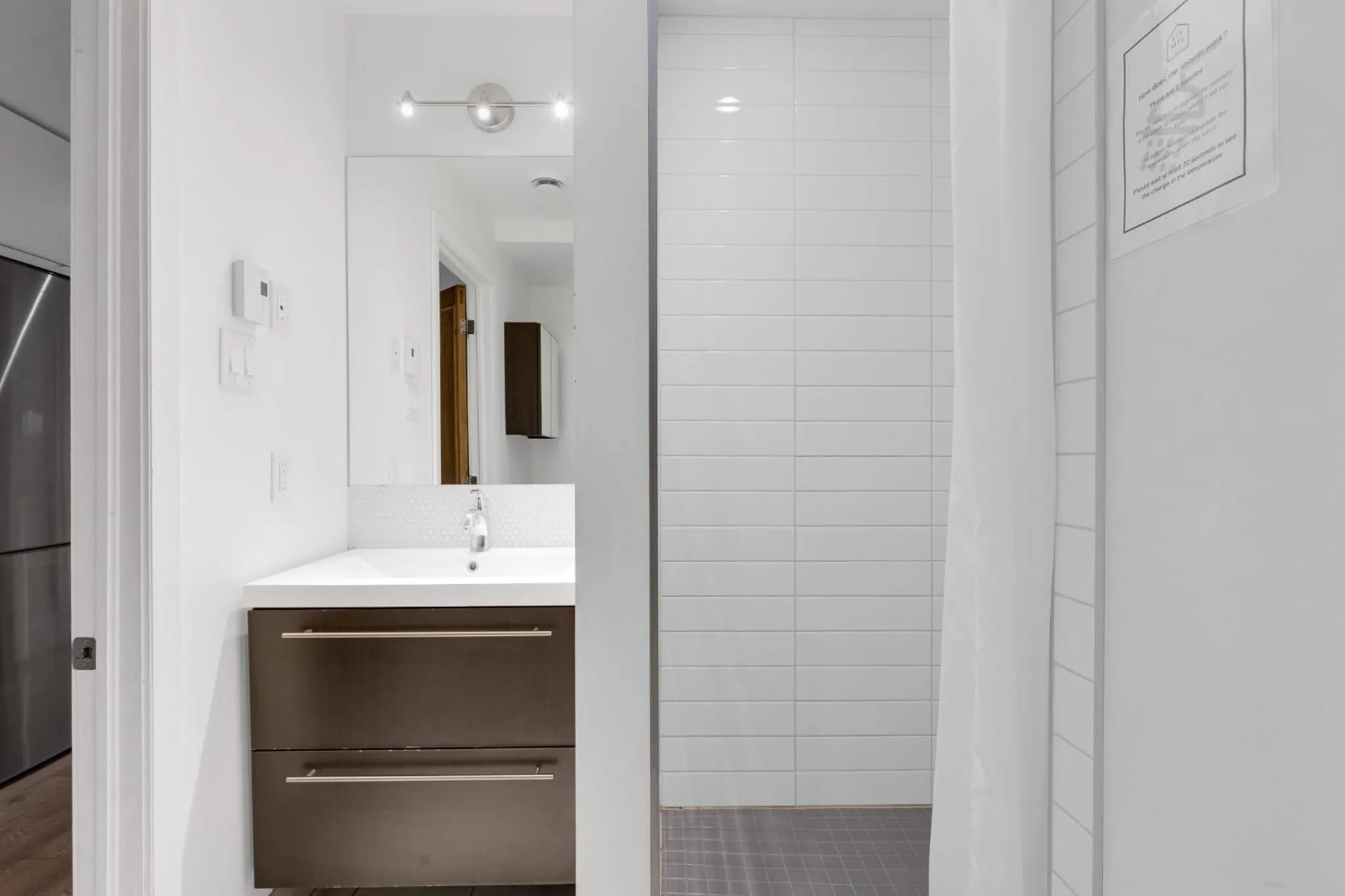 Shower in LiV MTL Downtown