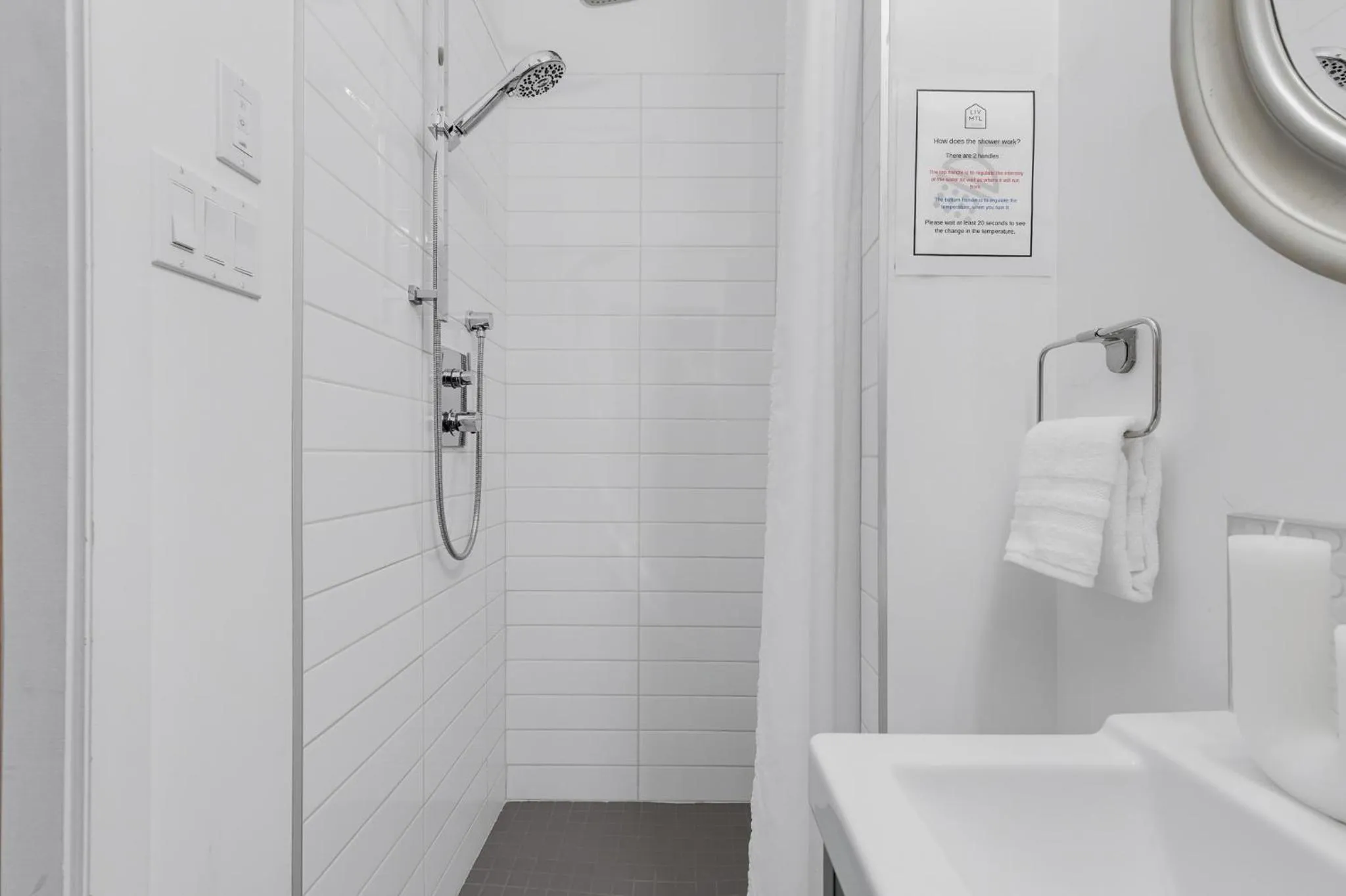 Shower in LiV MTL Downtown