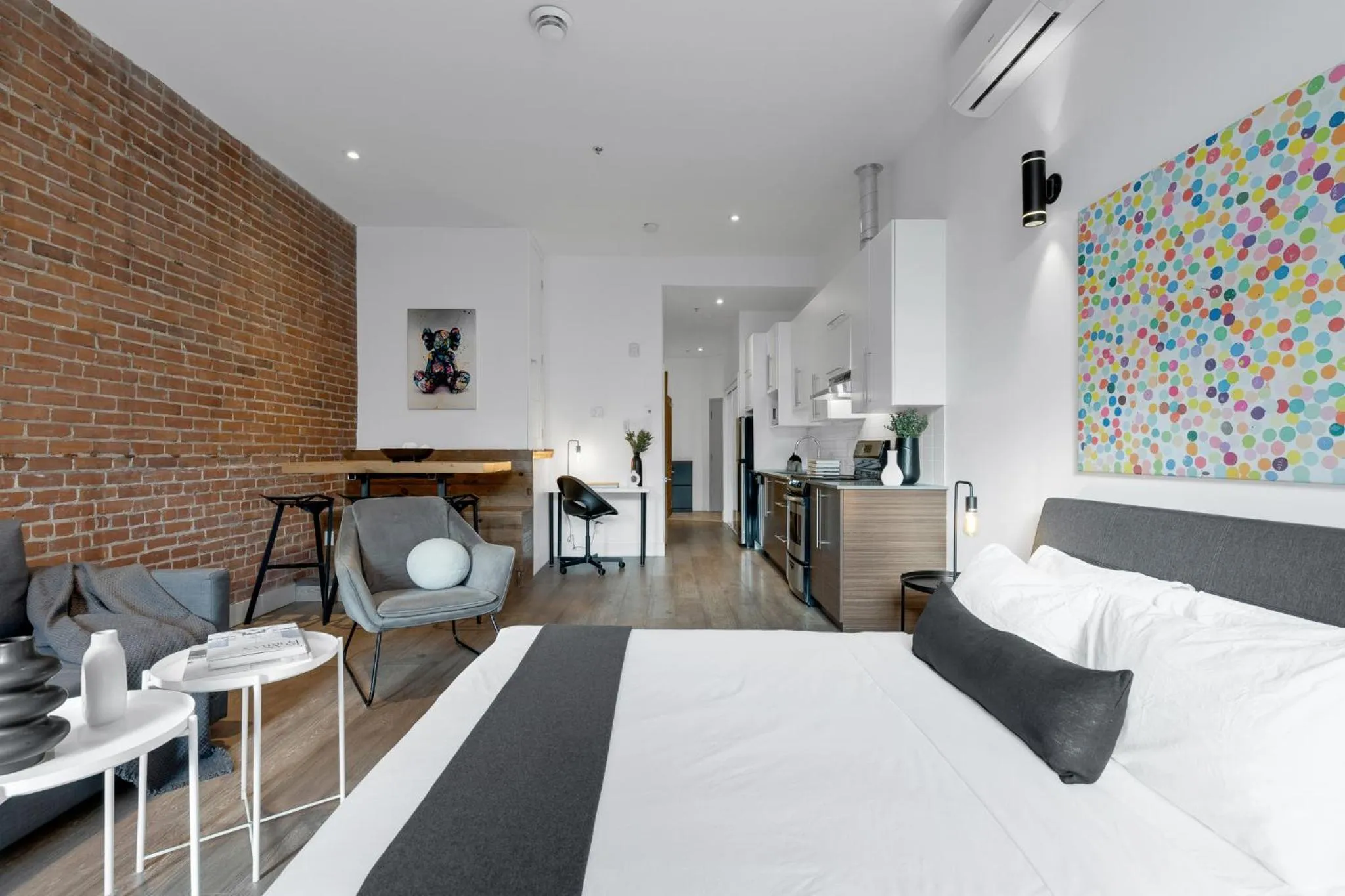 Bed in LiV MTL Downtown