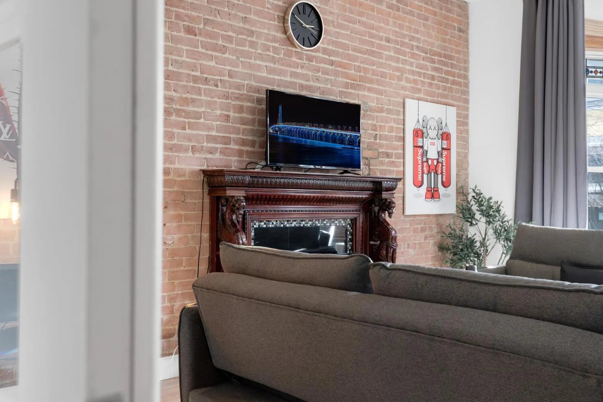 Communal lounge/ TV room in LiV MTL Downtown