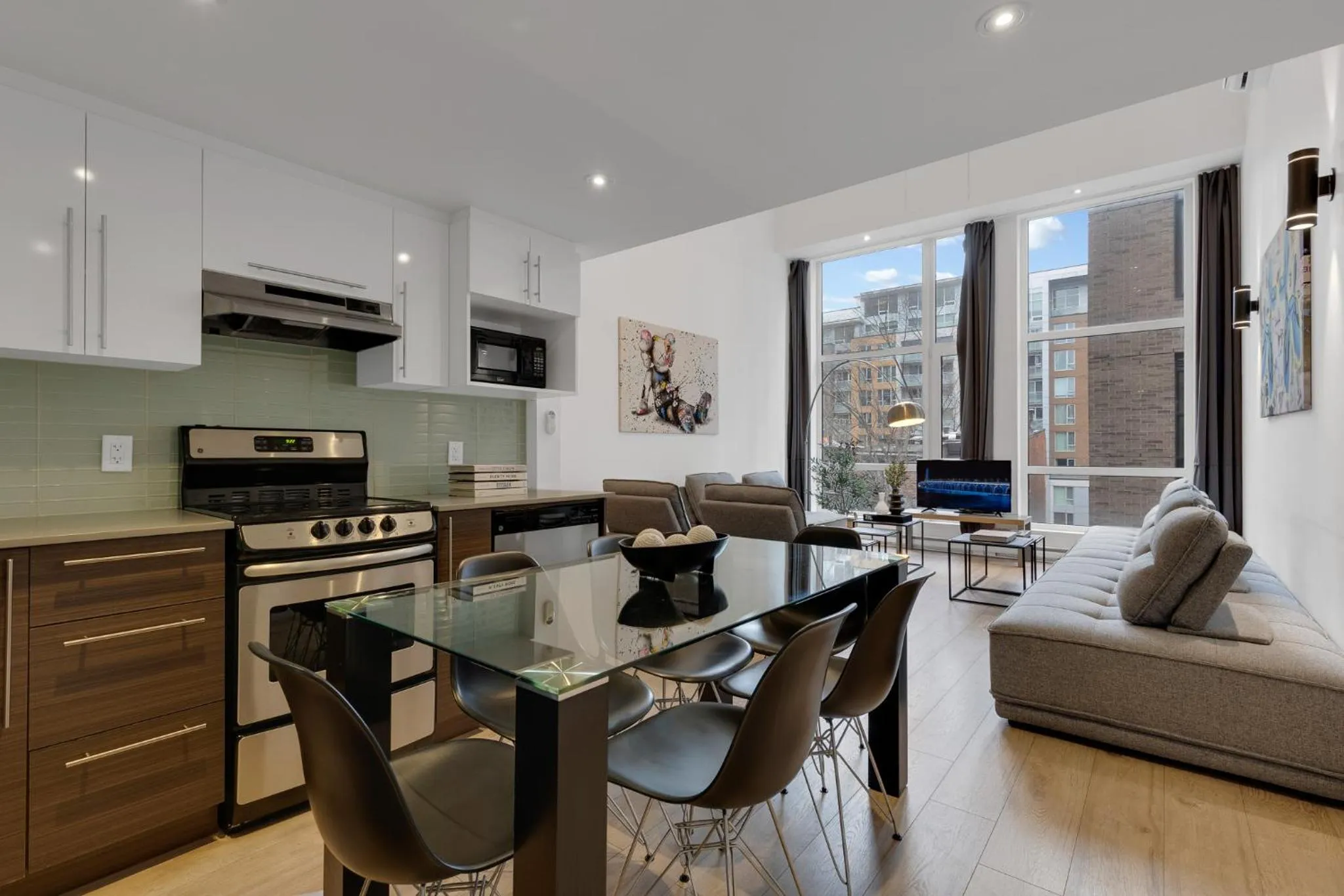 TV and multimedia in LiV MTL Downtown