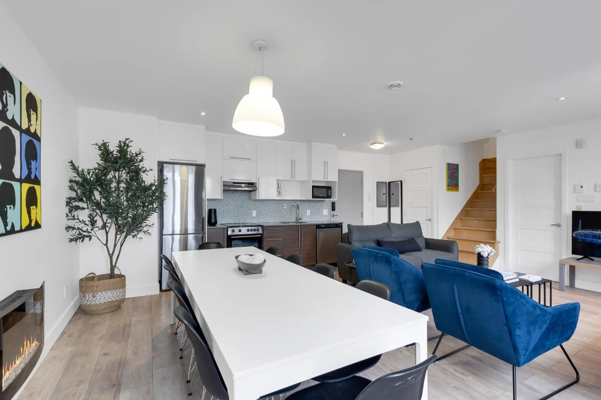 Communal lounge/ TV room in LiV MTL Downtown